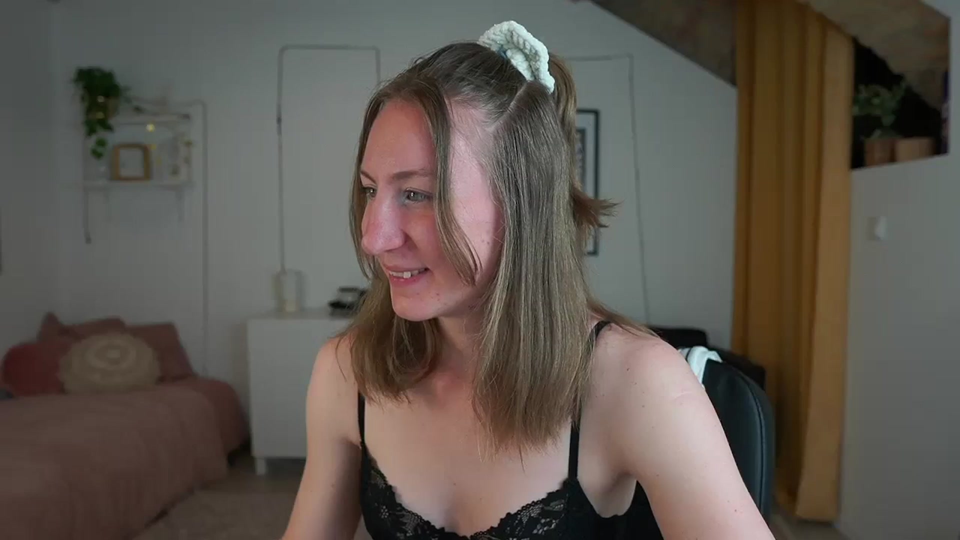 Gallery image thumbnail from Samantha_Snt's myfreecams stream on, 04/14/2024, 12:18 image 17 of 20