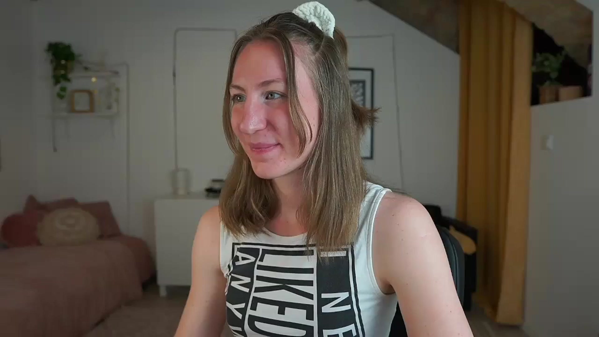 Gallery image thumbnail from Samantha_Snt's myfreecams stream on, 04/14/2024, 12:52 image 1 of 20