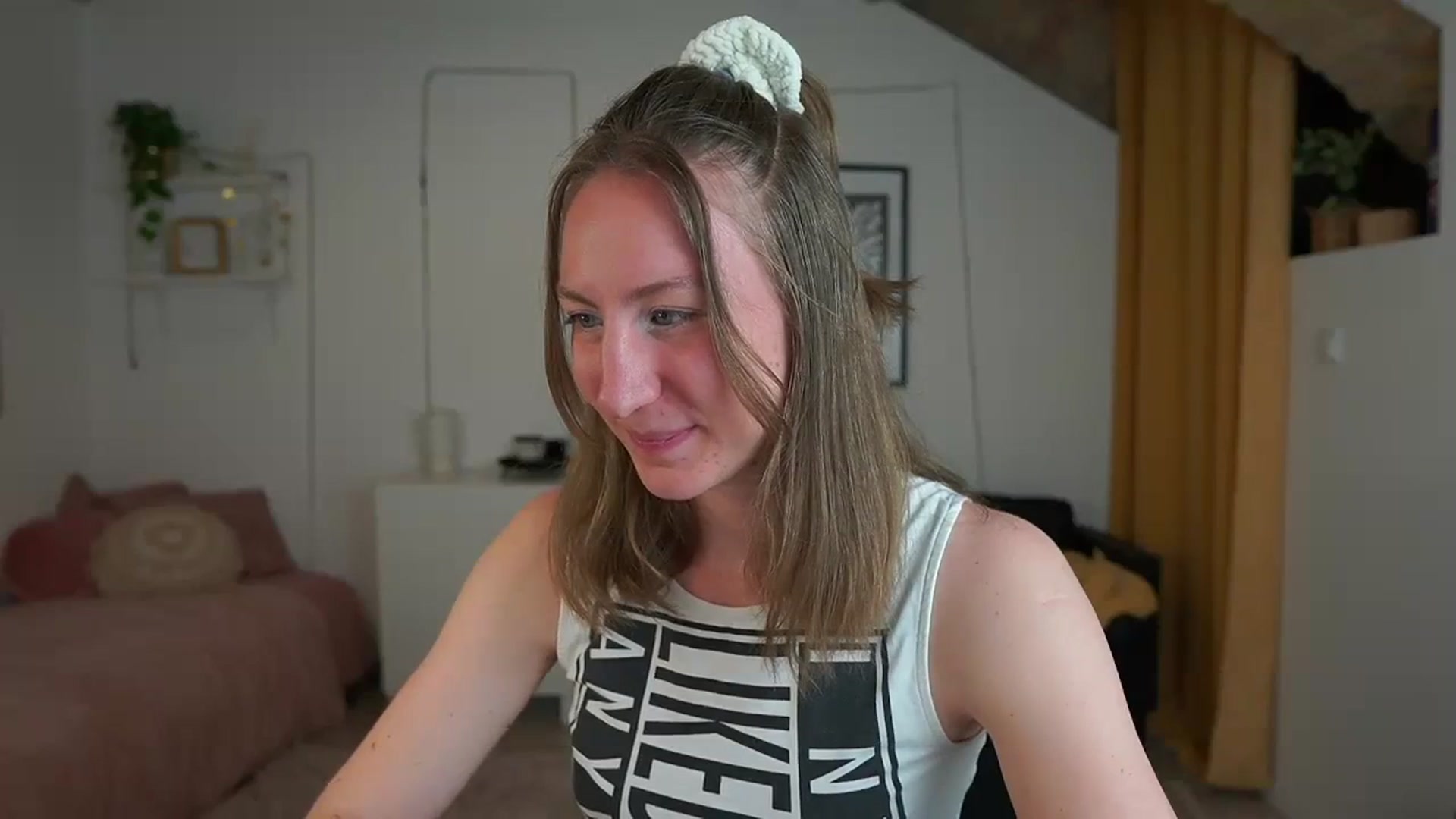 Gallery image thumbnail from Samantha_Snt's myfreecams stream on, 04/14/2024, 12:52 image 6 of 20