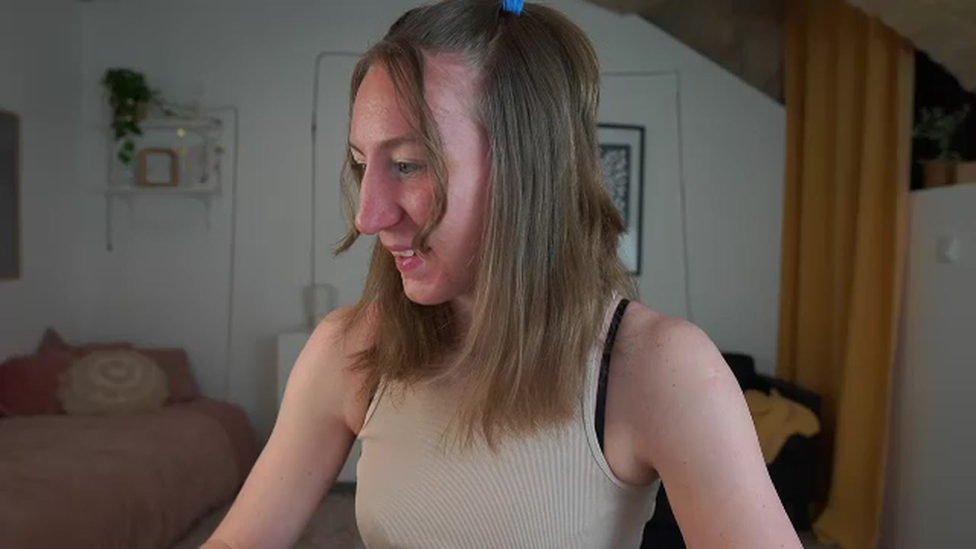 Gallery image thumbnail from Samantha_Snt's myfreecams stream on, 04/15/2024, 08:51 image 12 of 20