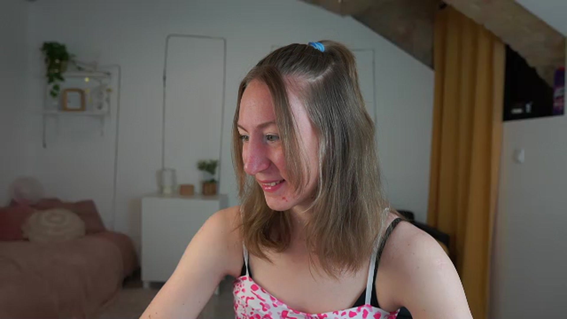 Gallery image thumbnail from Samantha_Snt's myfreecams stream on, 04/17/2024, 09:11 image 2 of 20