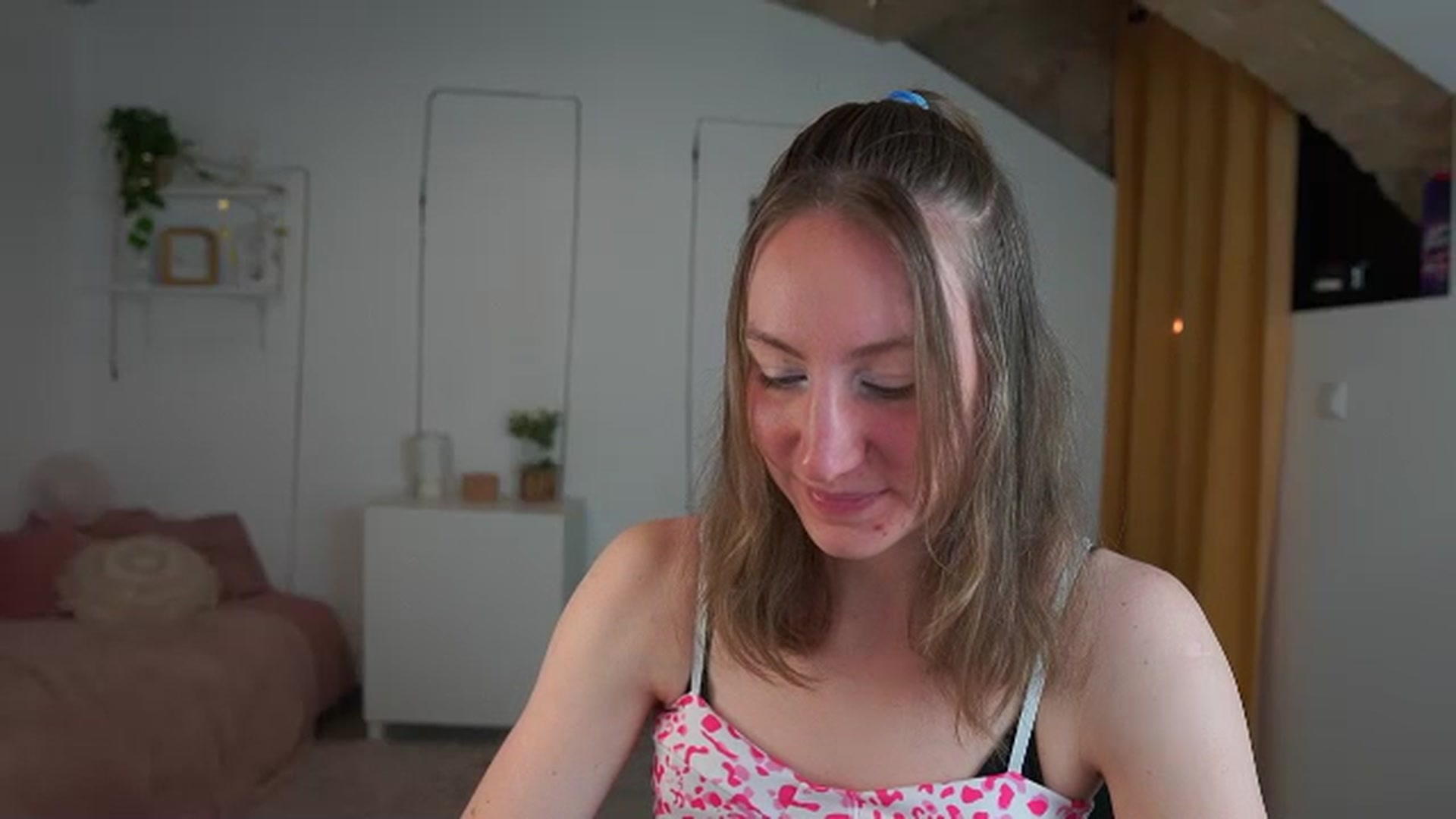 Gallery image thumbnail from Samantha_Snt's myfreecams stream on, 04/17/2024, 09:11 image 19 of 20