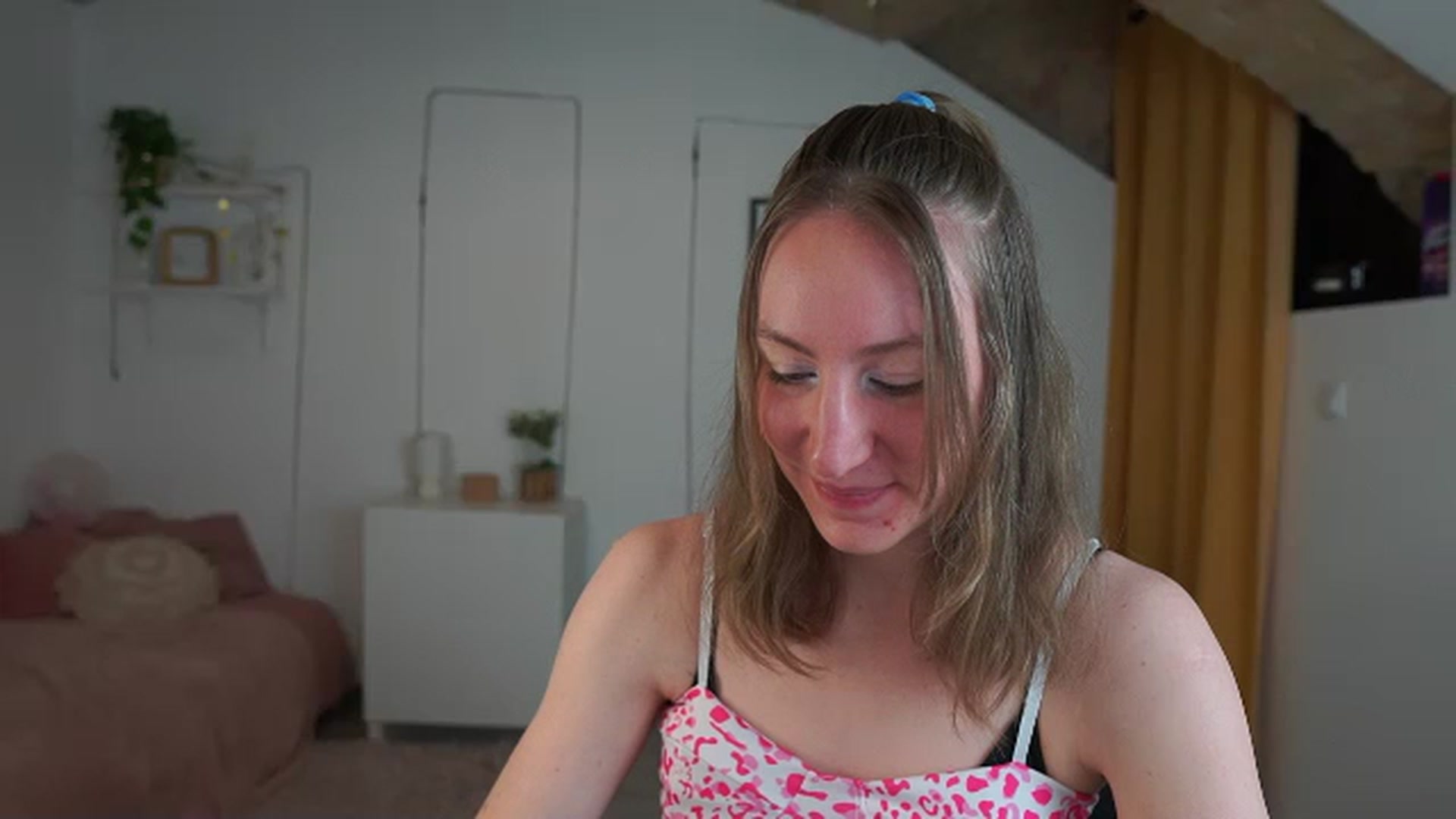 Gallery image thumbnail from Samantha_Snt's myfreecams stream on, 04/17/2024, 09:11 image 17 of 20