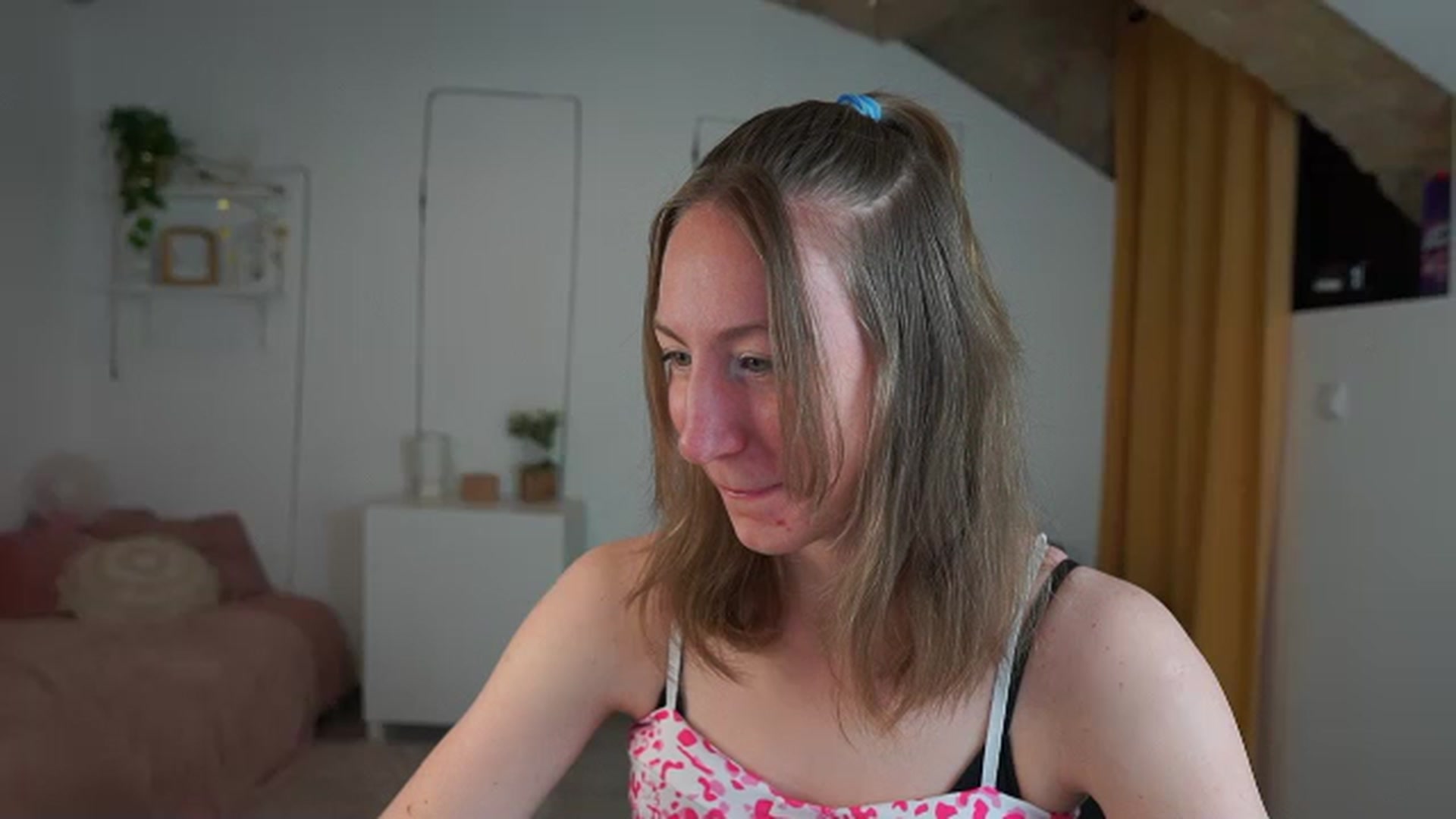 Gallery image thumbnail from Samantha_Snt's myfreecams stream on, 04/17/2024, 09:11 image 12 of 20