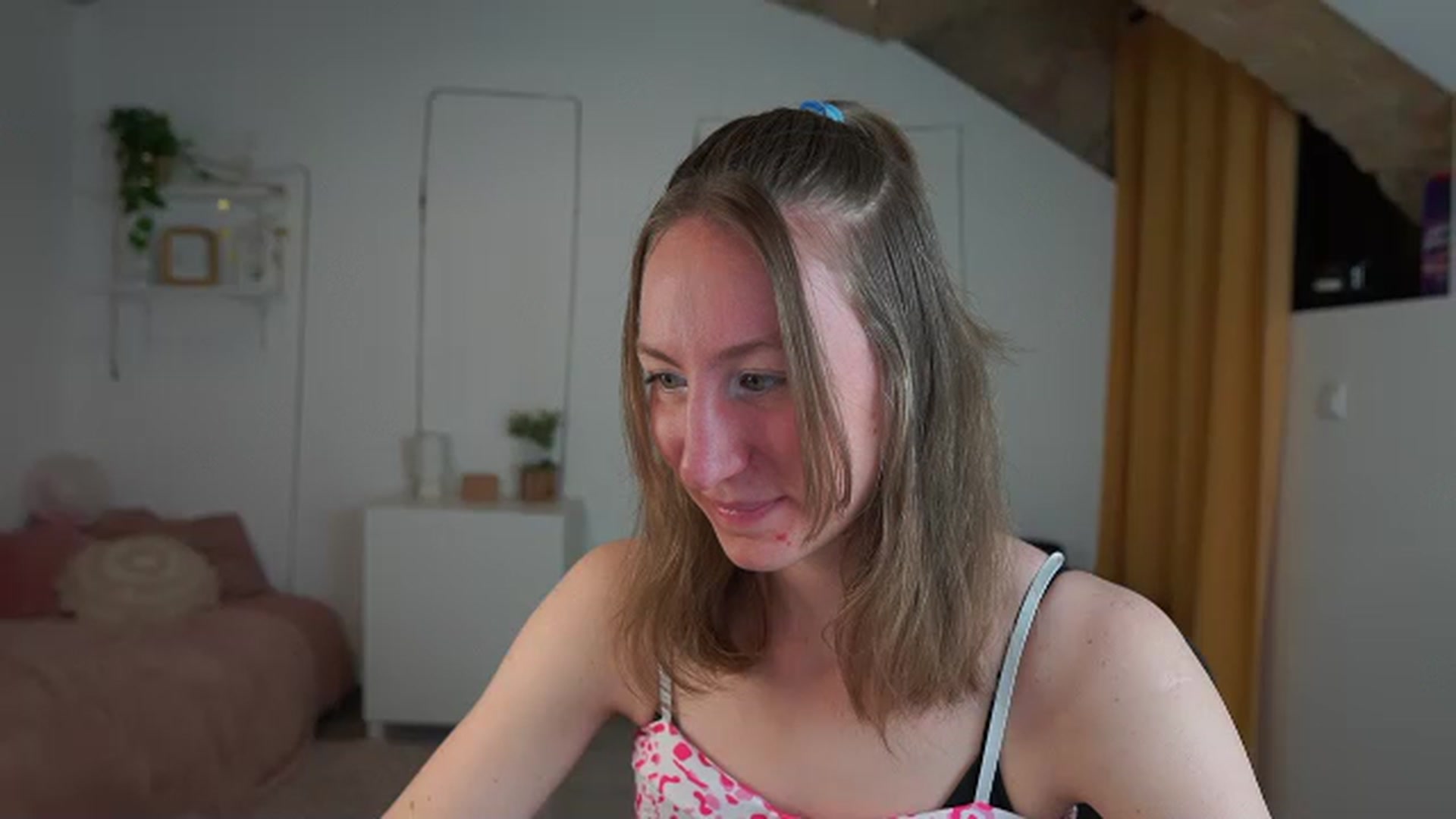 Gallery image thumbnail from Samantha_Snt's myfreecams stream on, 04/17/2024, 09:48 image 15 of 20