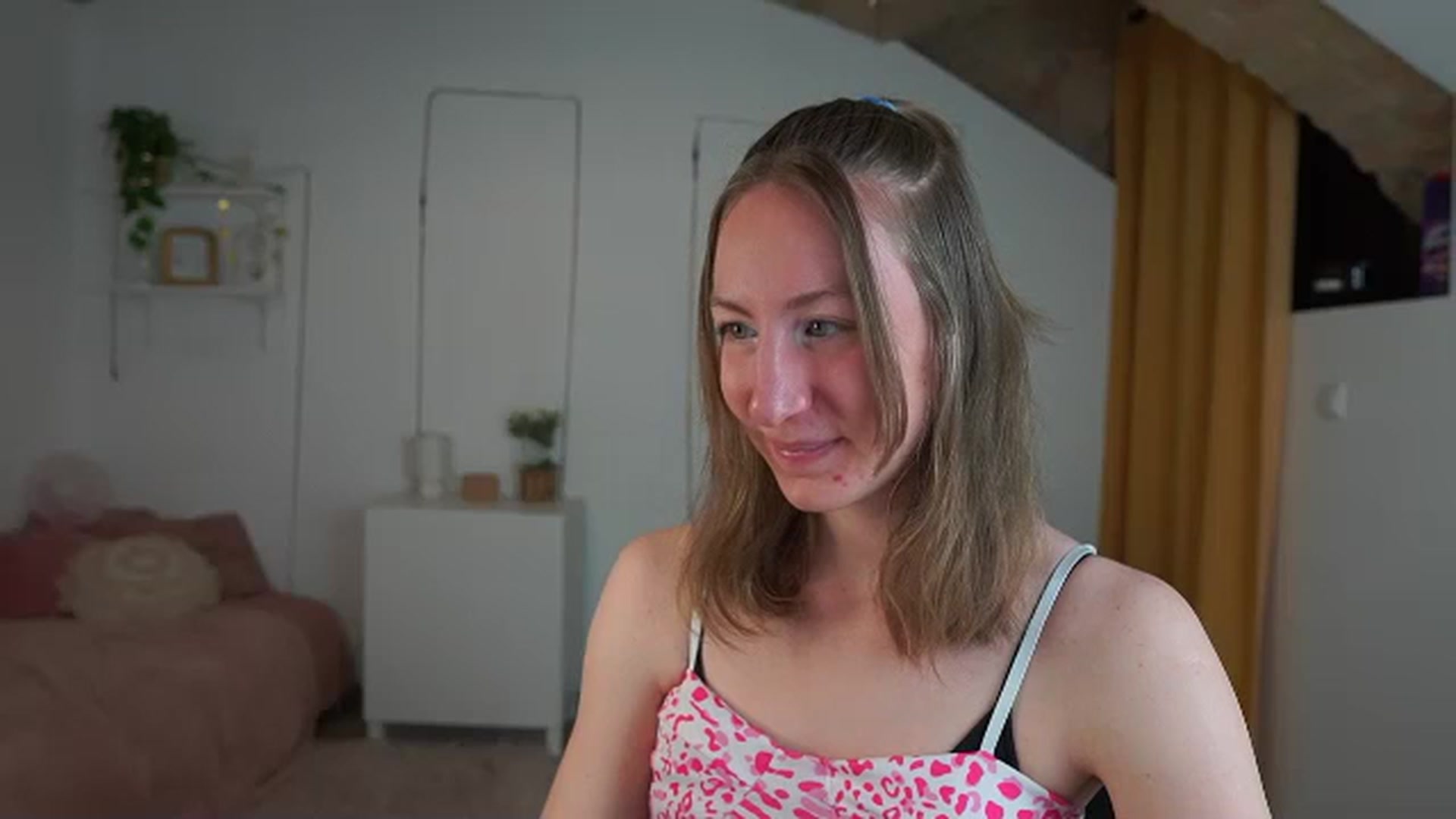 Gallery image thumbnail from Samantha_Snt's myfreecams stream on, 04/17/2024, 09:48 image 10 of 20