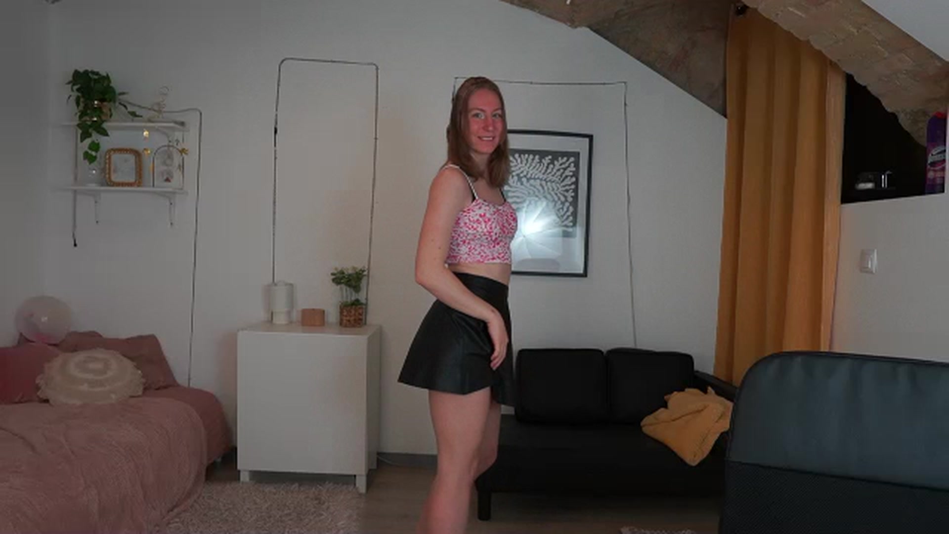 Gallery image thumbnail from Samantha_Snt's myfreecams stream on, 04/17/2024, 09:48 image 8 of 20