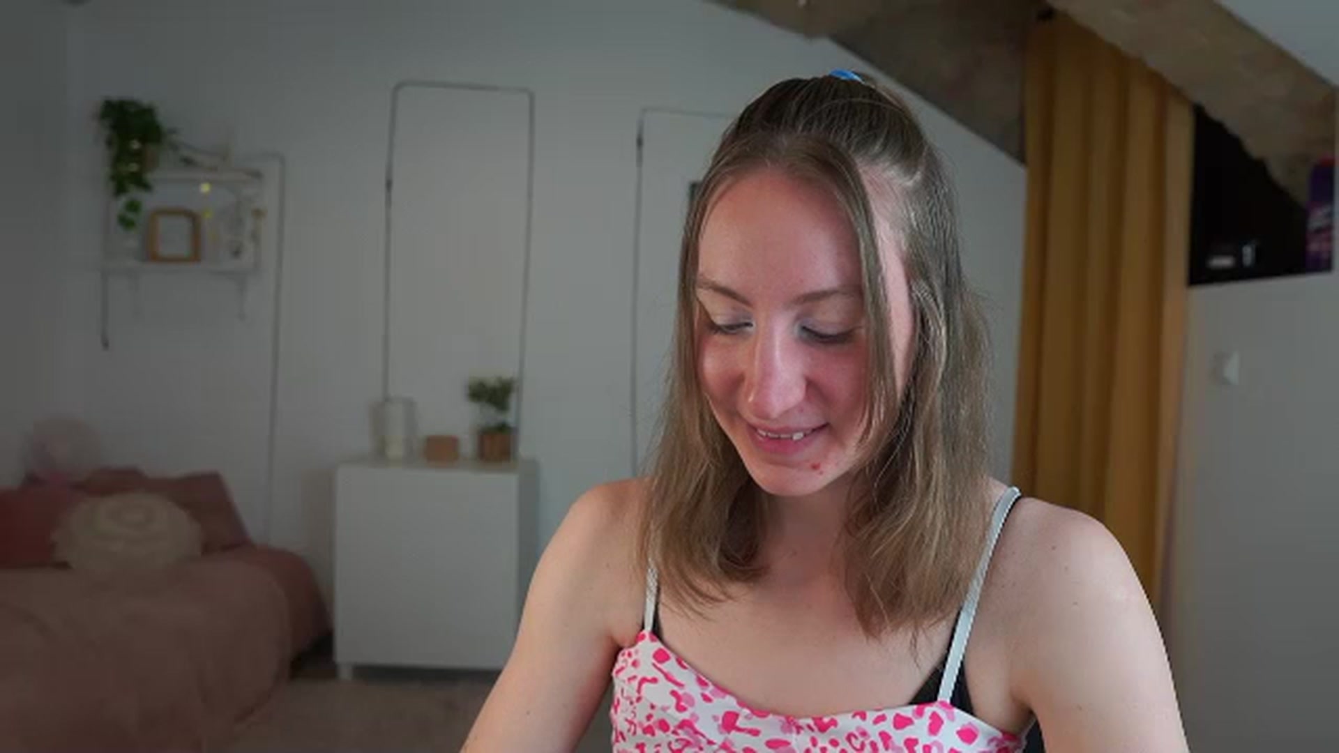 Gallery image thumbnail from Samantha_Snt's myfreecams stream on, 04/17/2024, 09:48 image 11 of 20