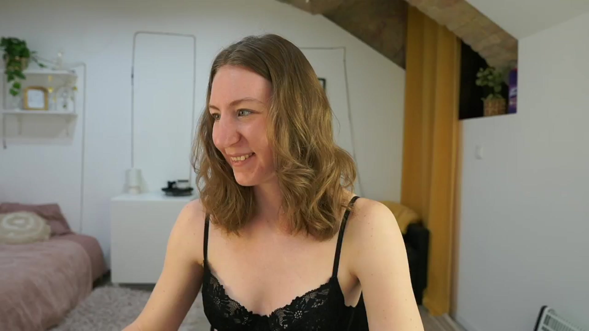Gallery image thumbnail from Samantha_Snt's myfreecams stream on, 04/22/2024, 09:36 image 18 of 20