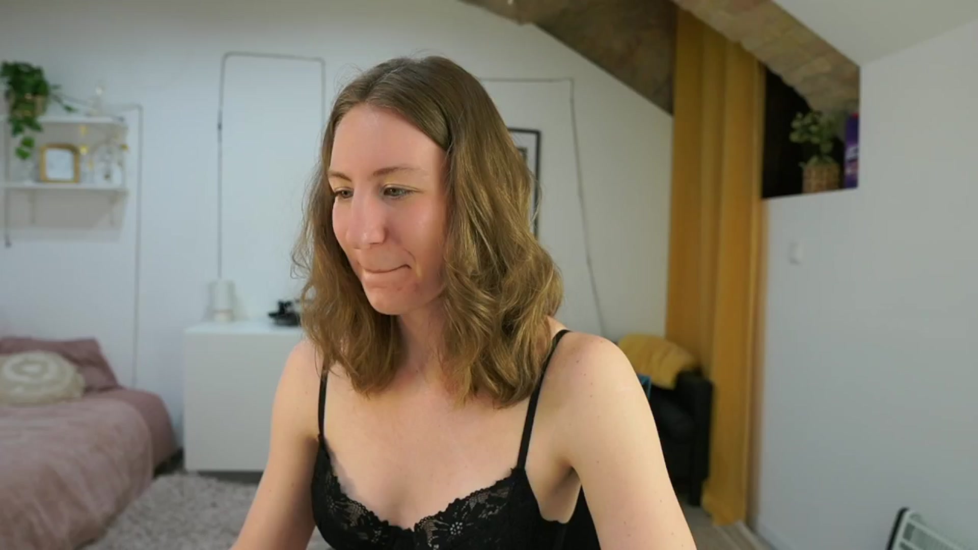 Gallery image thumbnail from Samantha_Snt's myfreecams stream on, 04/22/2024, 12:06 image 20 of 20