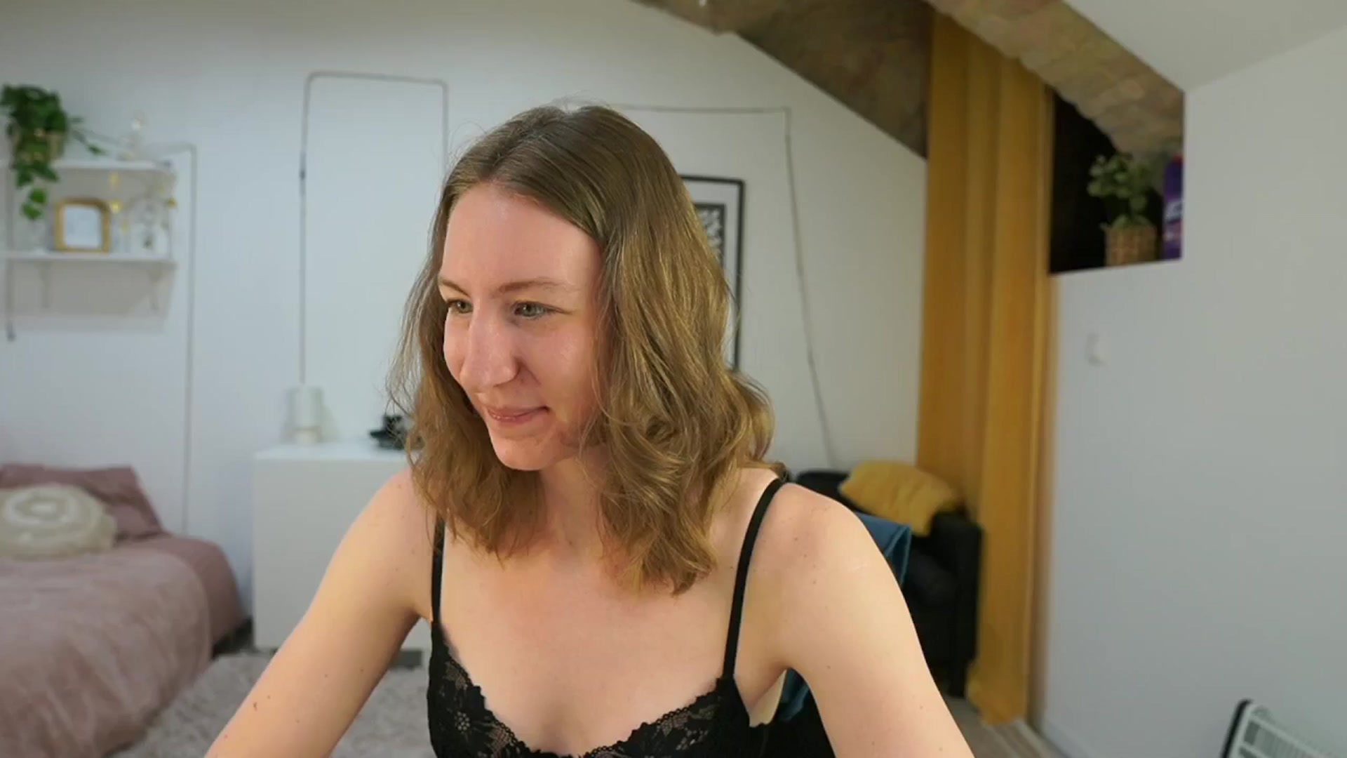 Gallery image thumbnail from Samantha_Snt's myfreecams stream on, 04/22/2024, 12:32 image 10 of 20