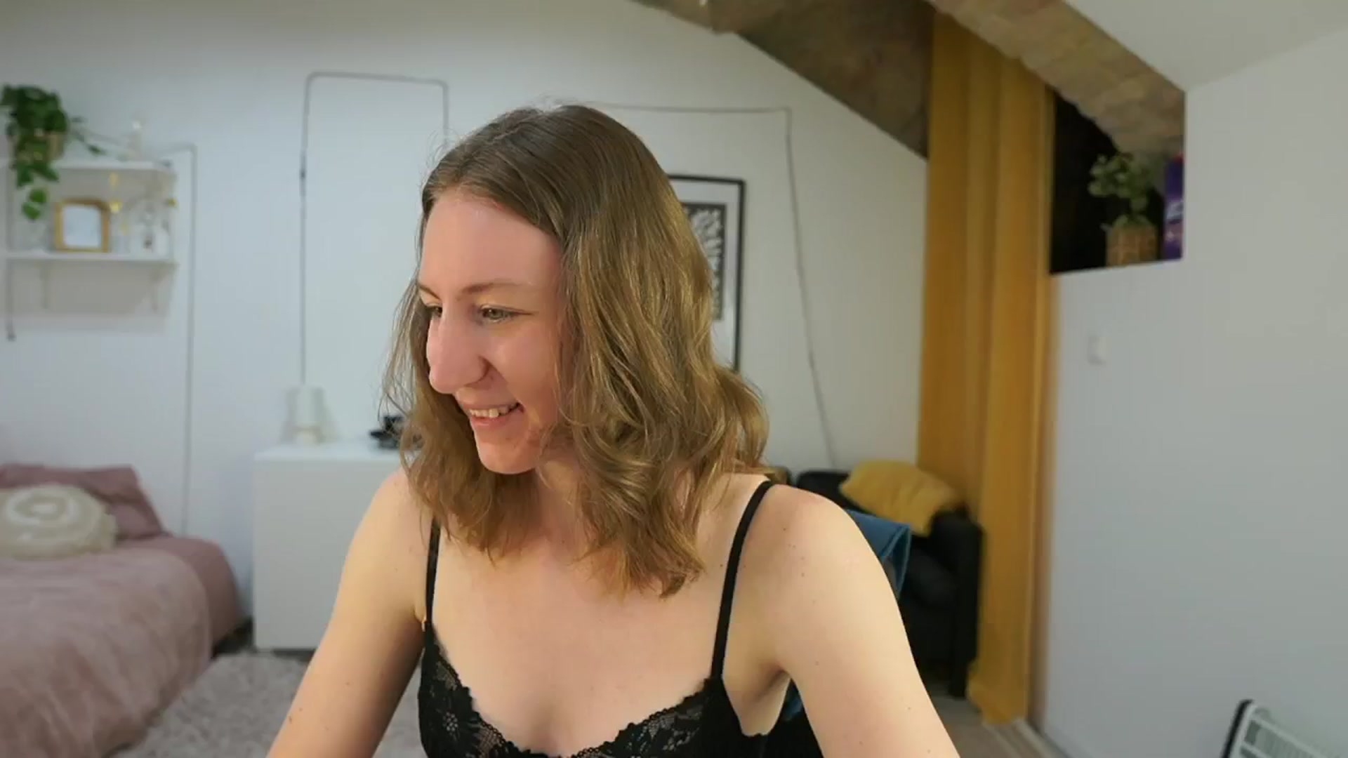 Gallery image thumbnail from Samantha_Snt's myfreecams stream on, 04/22/2024, 12:32 image 12 of 20