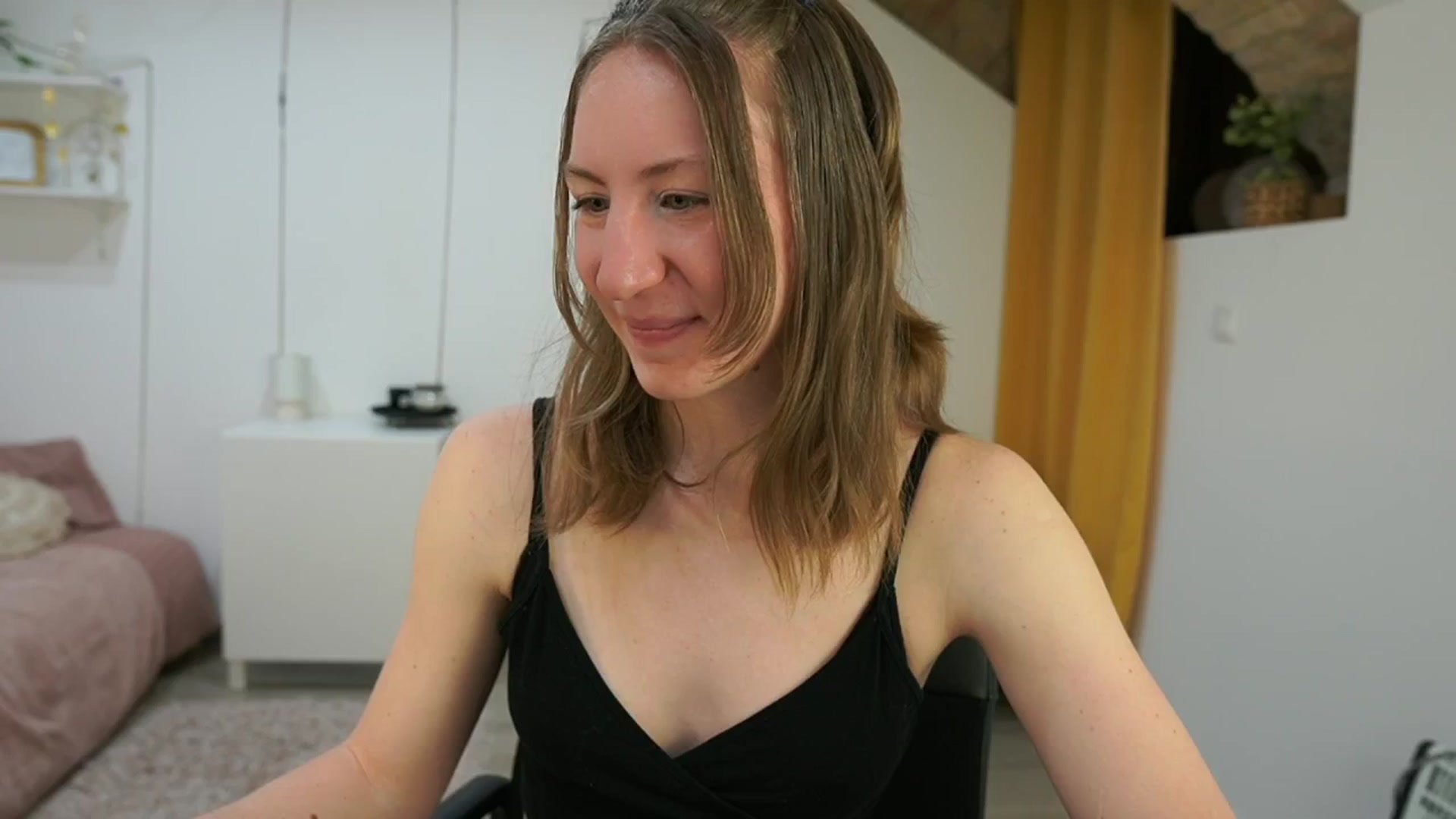 Gallery image thumbnail from Samantha_Snt's myfreecams stream on, 04/26/2024, 09:35 image 3 of 20