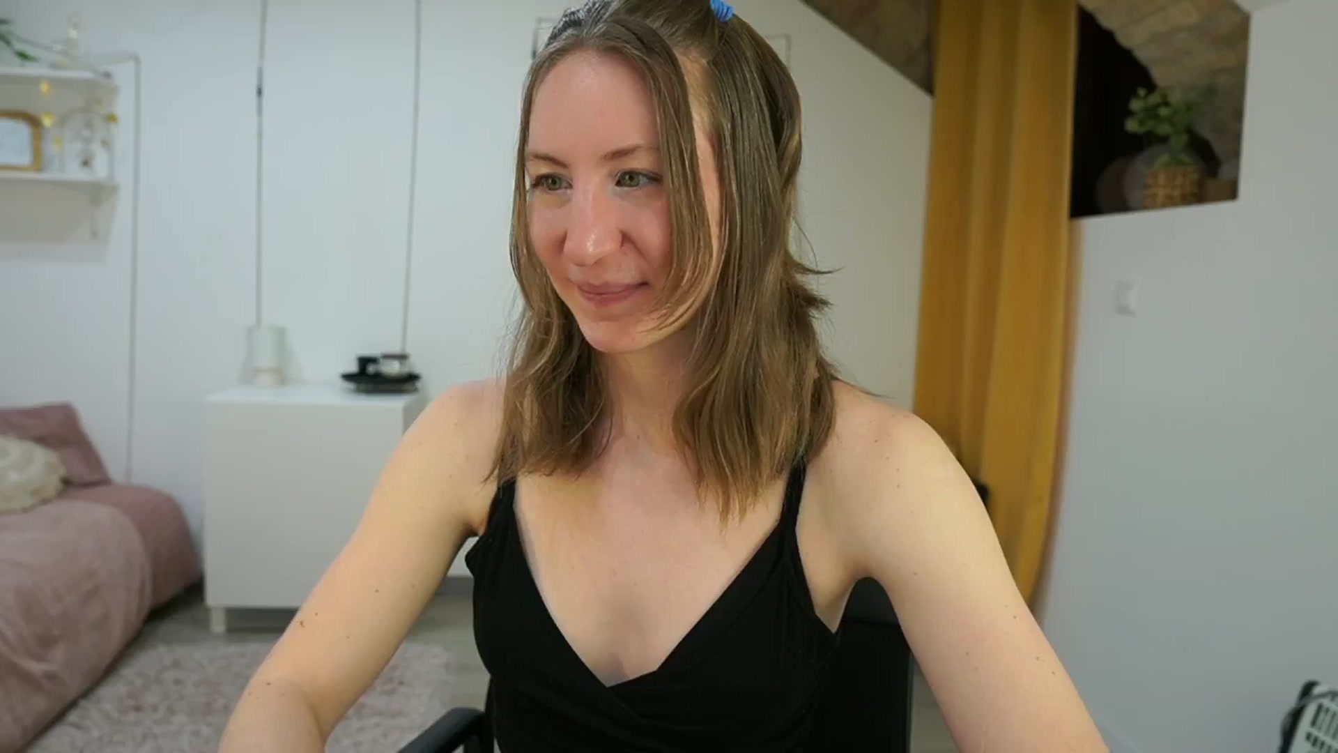 Gallery image thumbnail from Samantha_Snt's myfreecams stream on, 04/26/2024, 09:35 image 17 of 20