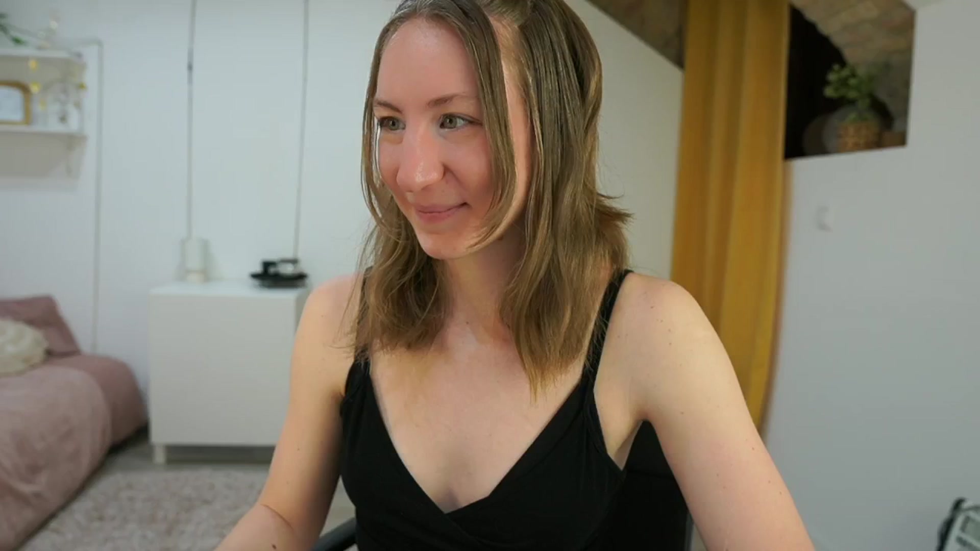 Gallery image thumbnail from Samantha_Snt's myfreecams stream on, 04/26/2024, 09:35 image 19 of 20