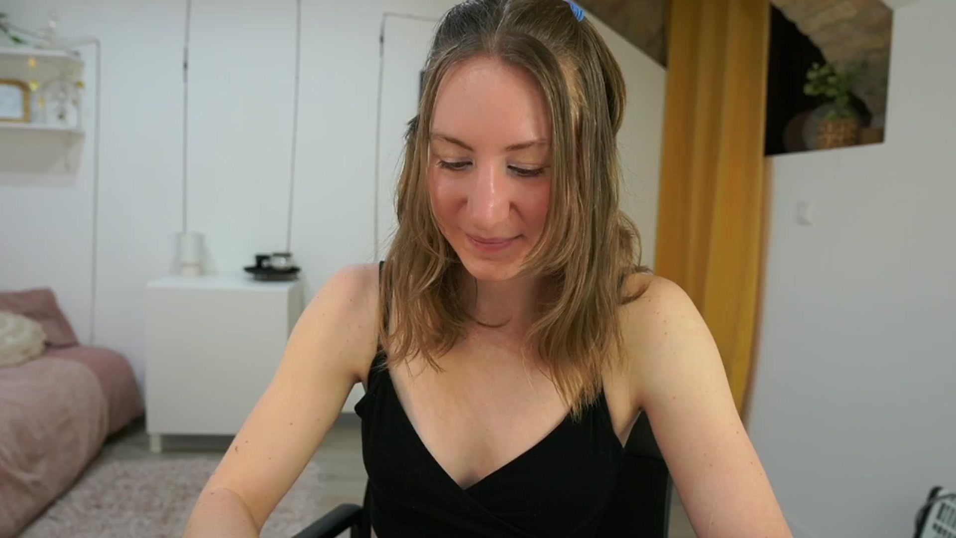 Gallery image thumbnail from Samantha_Snt's myfreecams stream on, 04/26/2024, 09:35 image 8 of 20