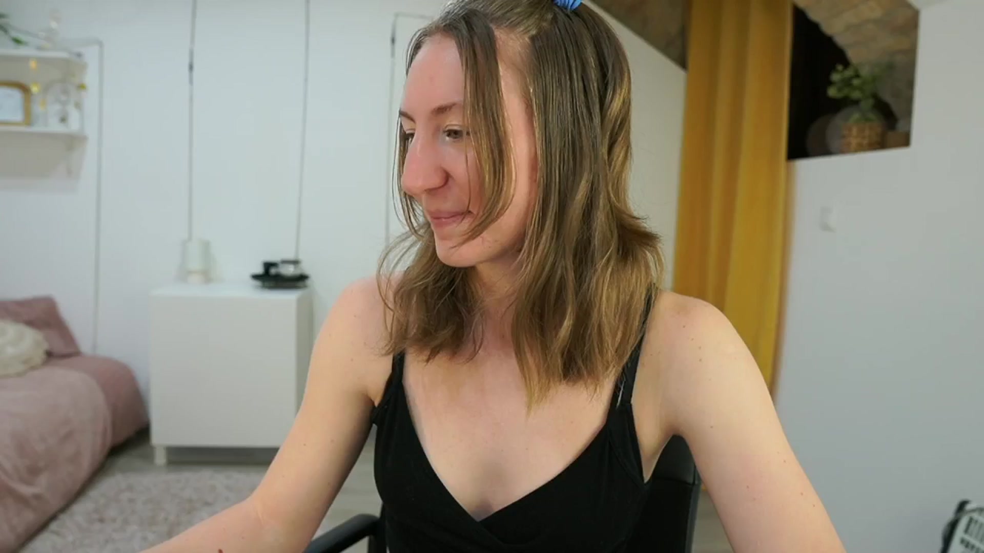 Gallery image thumbnail from Samantha_Snt's myfreecams stream on, 04/26/2024, 10:28 image 4 of 20