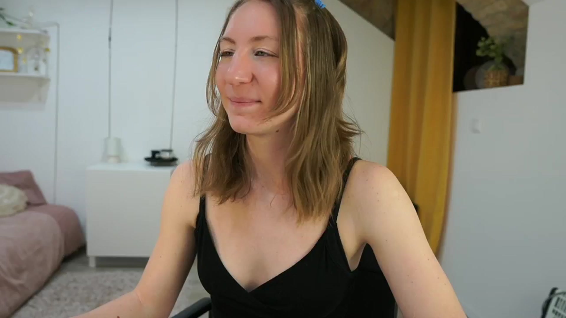 Gallery image thumbnail from Samantha_Snt's myfreecams stream on, 04/26/2024, 10:28 image 9 of 20
