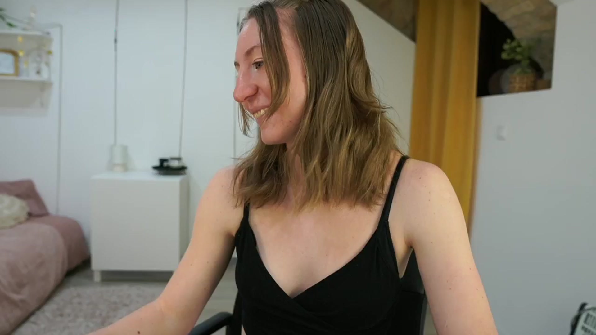 Gallery image thumbnail from Samantha_Snt's myfreecams stream on, 04/26/2024, 10:28 image 7 of 20