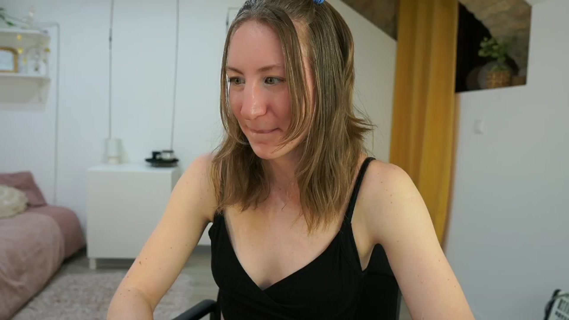 Gallery image thumbnail from Samantha_Snt's myfreecams stream on, 04/26/2024, 10:28 image 10 of 20