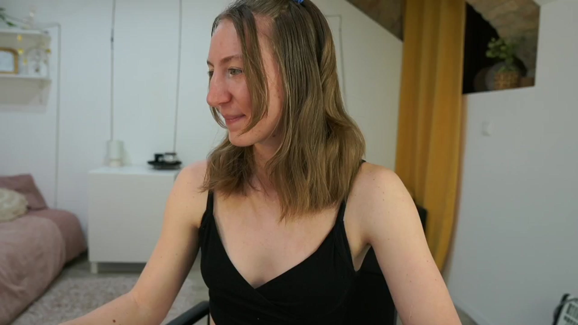 Gallery image thumbnail from Samantha_Snt's myfreecams stream on, 04/26/2024, 10:28 image 17 of 20