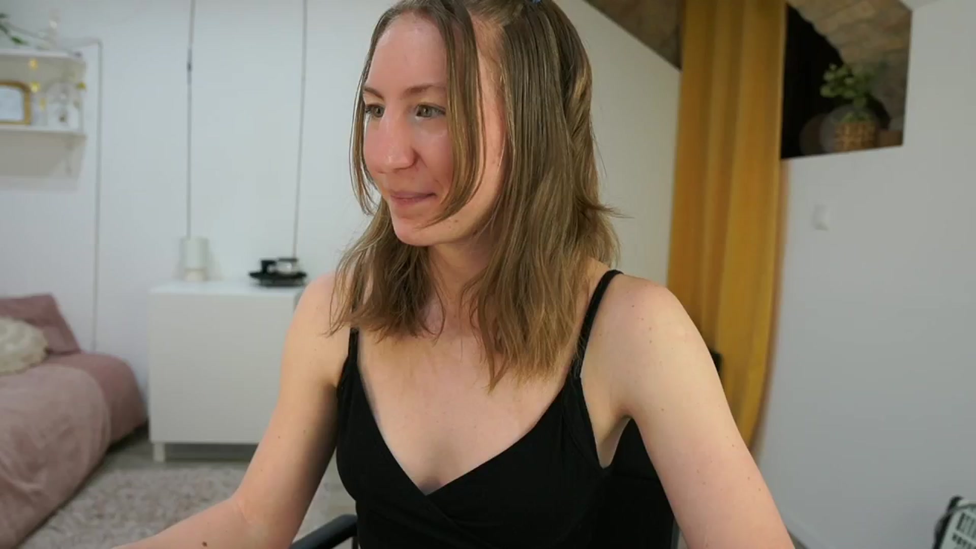Gallery image thumbnail from Samantha_Snt's myfreecams stream on, 04/26/2024, 10:28 image 13 of 20