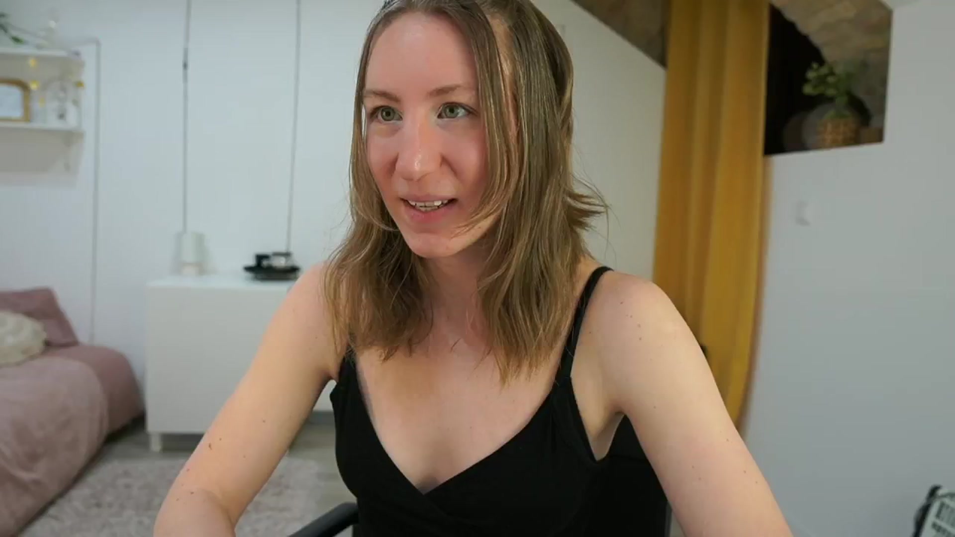 Gallery image thumbnail from Samantha_Snt's myfreecams stream on, 04/26/2024, 10:28 image 8 of 20