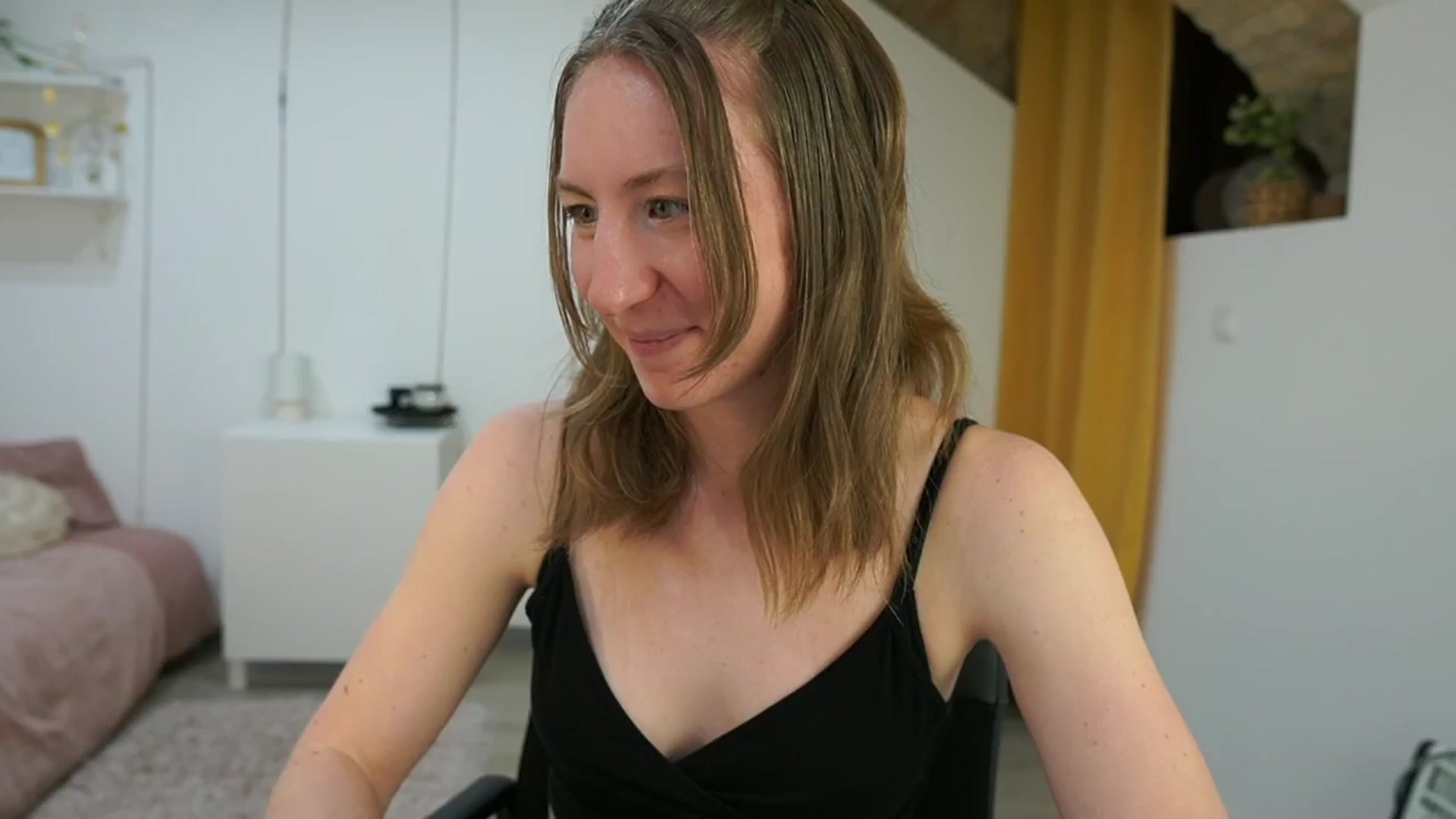 Gallery image thumbnail from Samantha_Snt's myfreecams stream on, 04/26/2024, 11:52 image 4 of 20