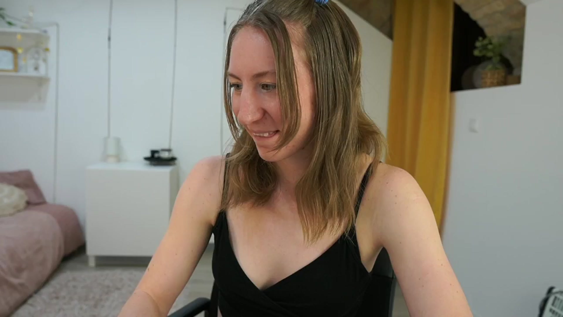 Gallery image thumbnail from Samantha_Snt's myfreecams stream on, 04/26/2024, 11:52 image 5 of 20