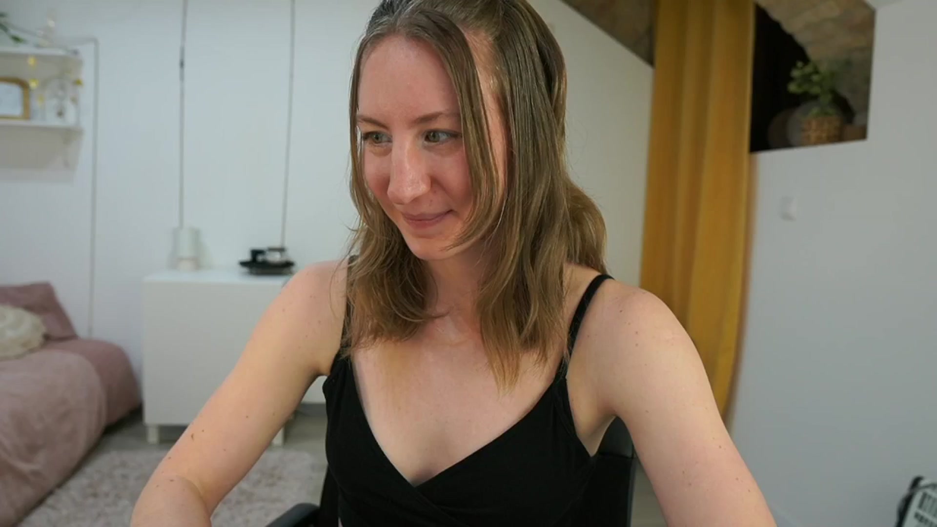 Gallery image thumbnail from Samantha_Snt's myfreecams stream on, 04/26/2024, 11:52 image 8 of 20