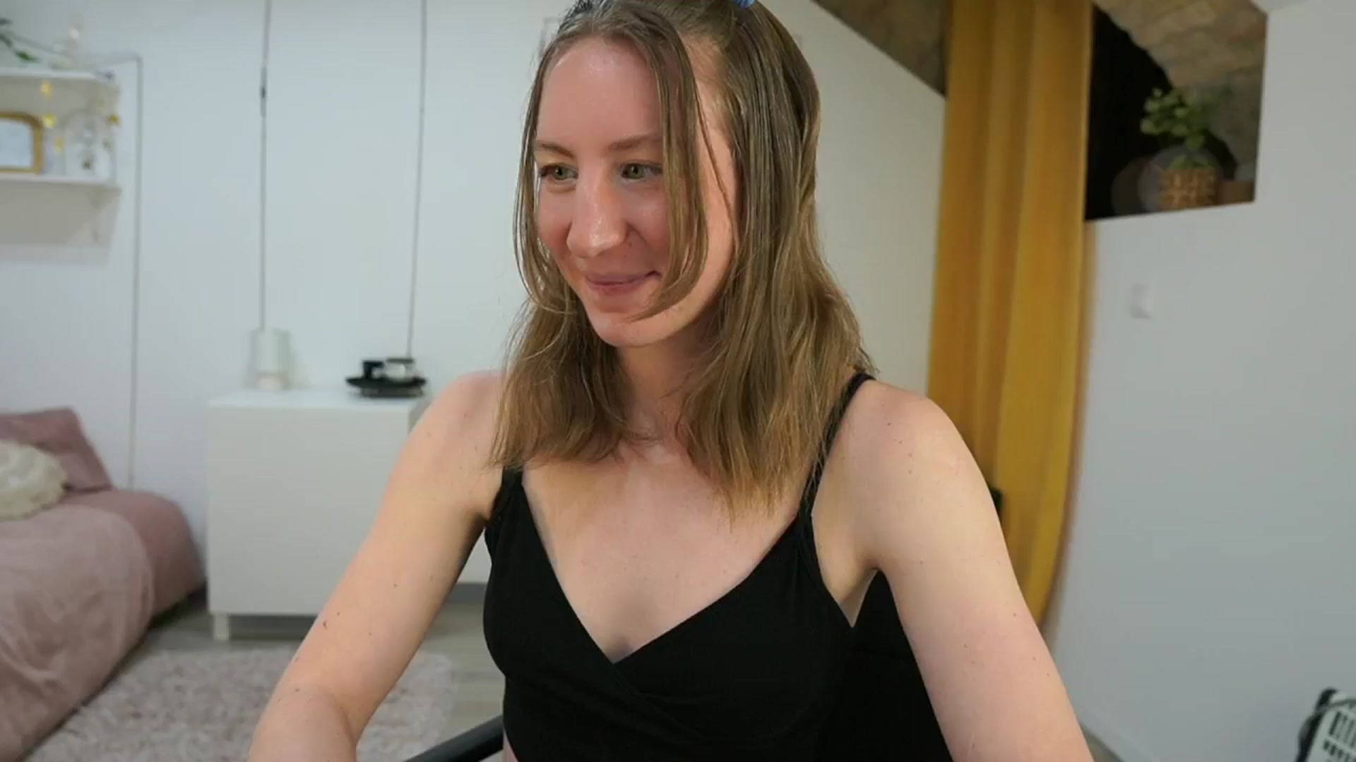 Gallery image thumbnail from Samantha_Snt's myfreecams stream on, 04/26/2024, 12:19 image 19 of 20