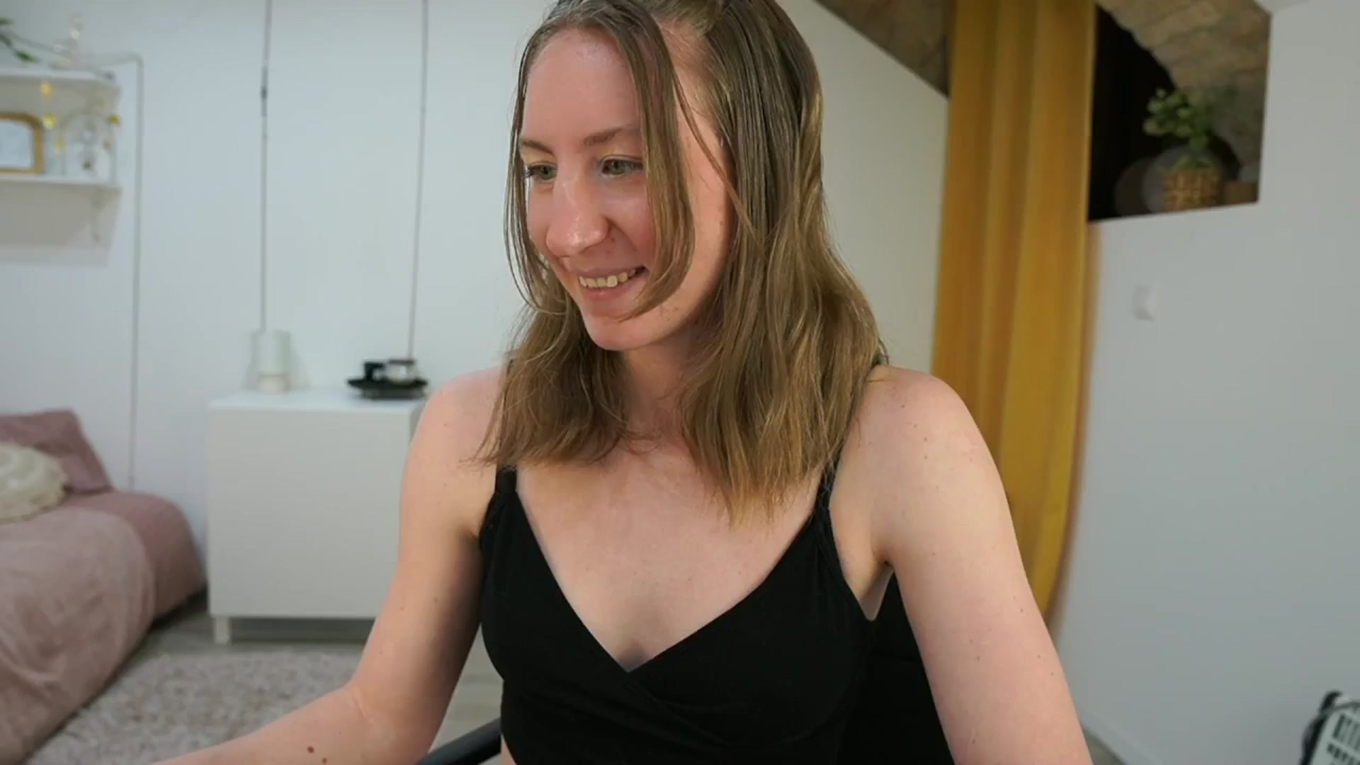 Gallery image thumbnail from Samantha_Snt's myfreecams stream on, 04/26/2024, 12:19 image 12 of 20