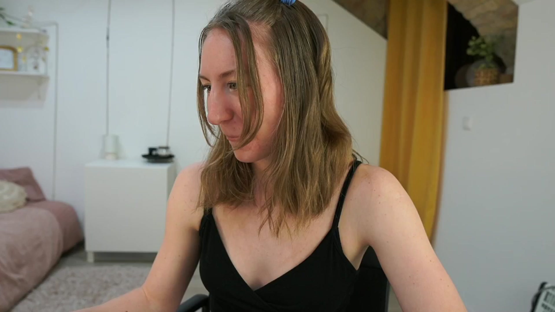 Gallery image thumbnail from Samantha_Snt's myfreecams stream on, 04/26/2024, 12:19 image 6 of 20