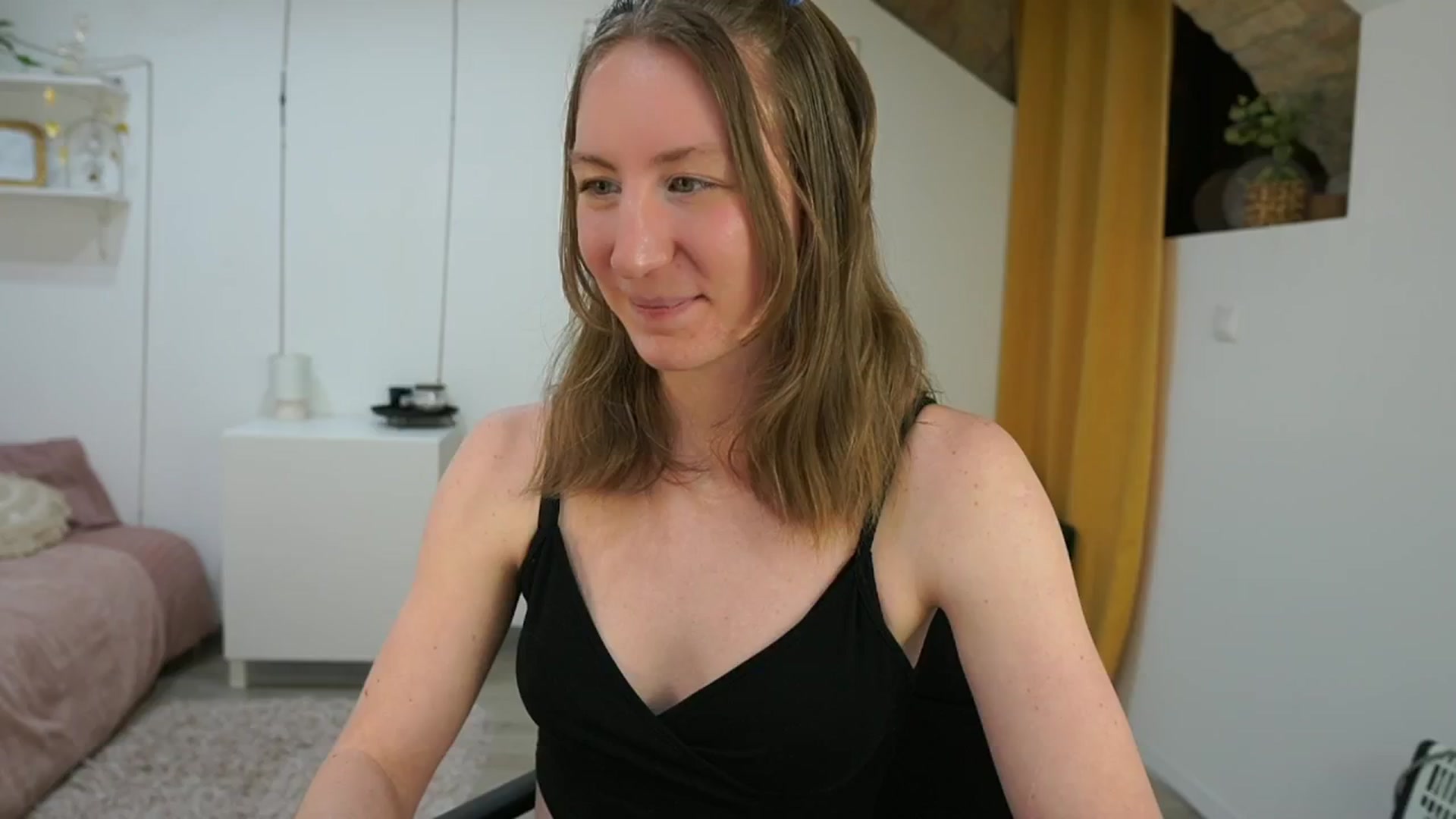 Gallery image thumbnail from Samantha_Snt's myfreecams stream on, 04/26/2024, 12:19 image 14 of 20