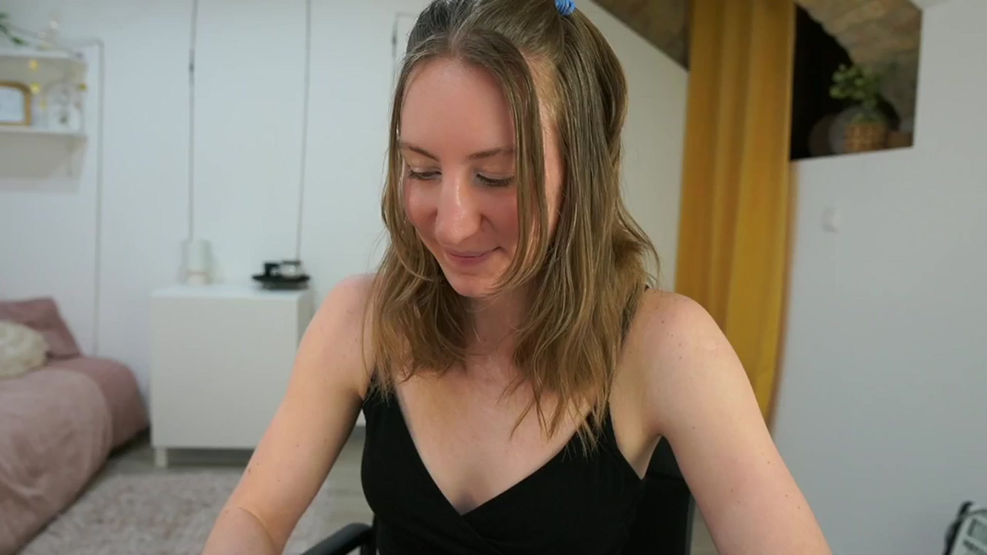 Gallery image thumbnail from Samantha_Snt's myfreecams stream on, 04/26/2024, 12:19 image 5 of 20