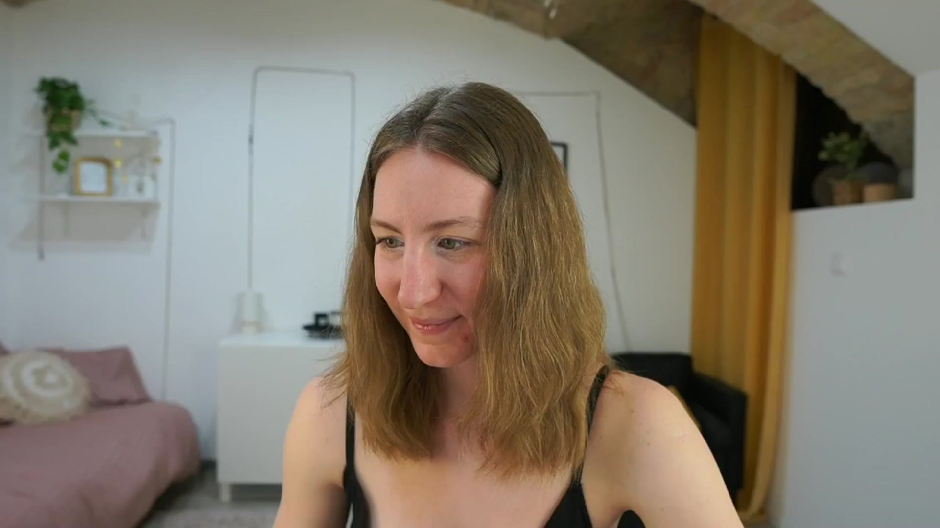 Gallery image thumbnail from Samantha_Snt's myfreecams stream on, 05/05/2024, 10:56 image 17 of 20