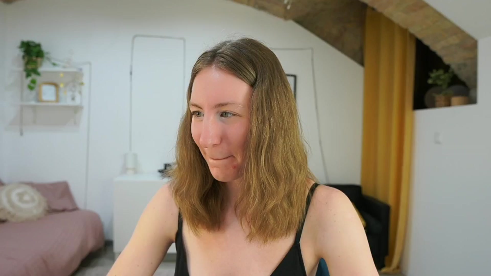 Gallery image thumbnail from Samantha_Snt's myfreecams stream on, 05/05/2024, 12:57 image 1 of 20