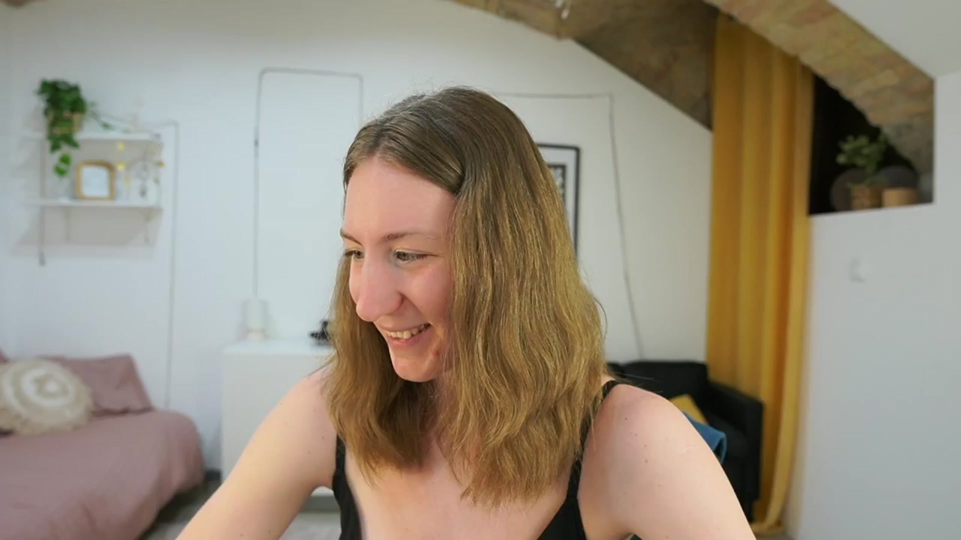 Gallery image thumbnail from Samantha_Snt's myfreecams stream on, 05/05/2024, 12:57 image 5 of 20