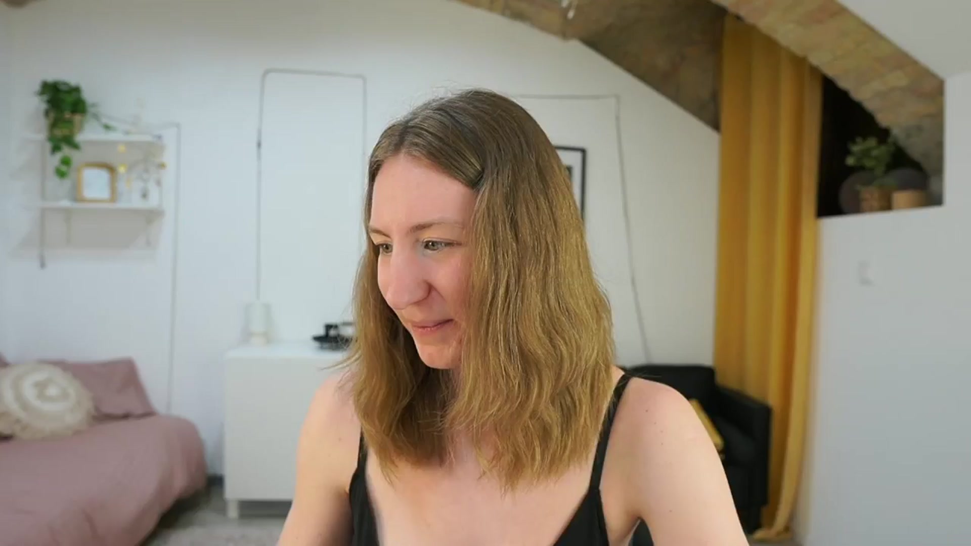 Gallery image thumbnail from Samantha_Snt's myfreecams stream on, 05/05/2024, 12:57 image 9 of 20