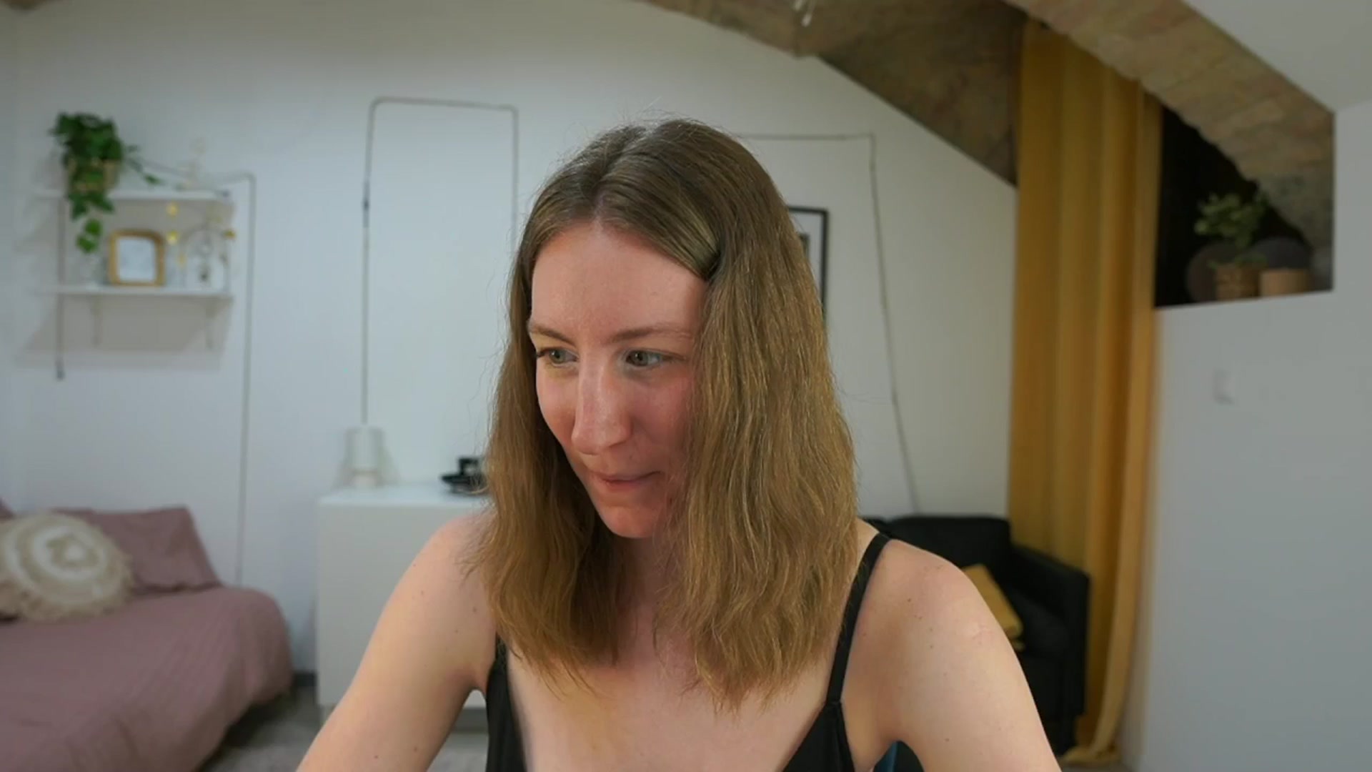 Gallery image thumbnail from Samantha_Snt's myfreecams stream on, 05/05/2024, 12:57 image 12 of 20