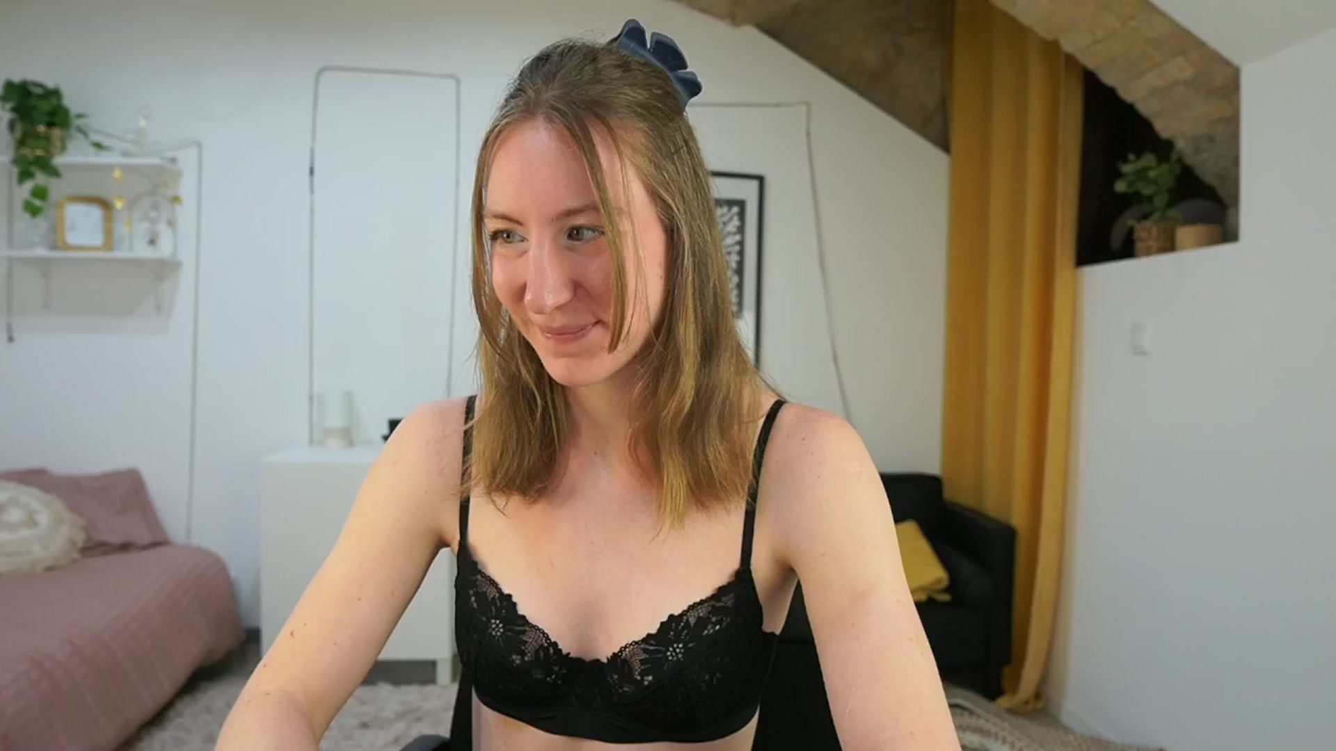 Gallery image thumbnail from Samantha_Snt's myfreecams stream on, 05/08/2024, 10:13 image 17 of 20