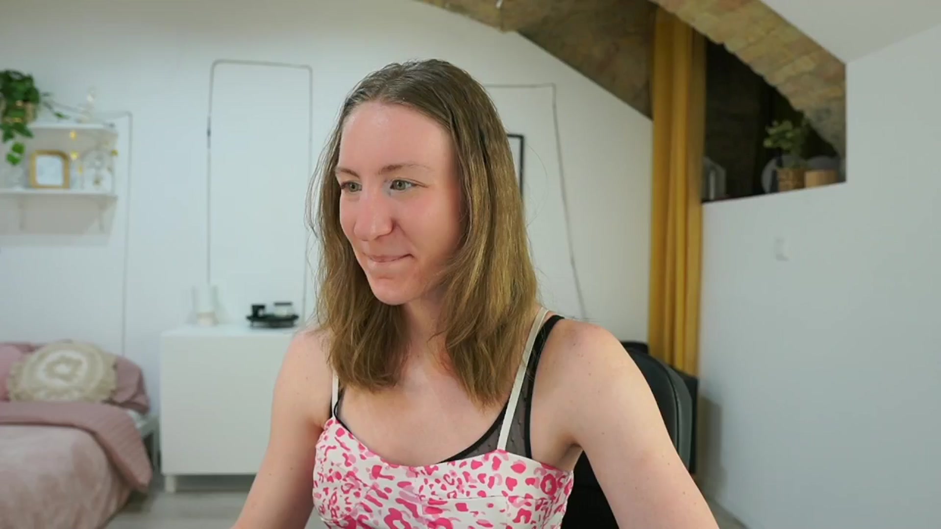 Gallery image thumbnail from Samantha_Snt's myfreecams stream on, 05/12/2024, 15:42 image 10 of 20