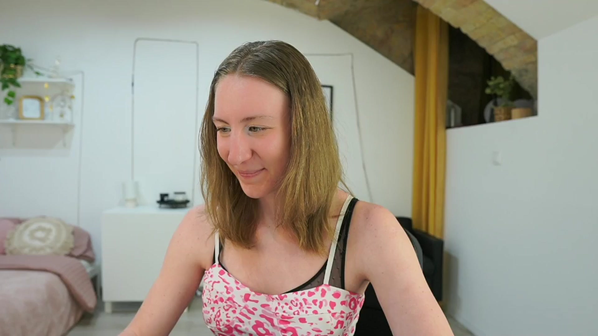 Gallery image thumbnail from Samantha_Snt's myfreecams stream on, 05/12/2024, 15:42 image 16 of 20