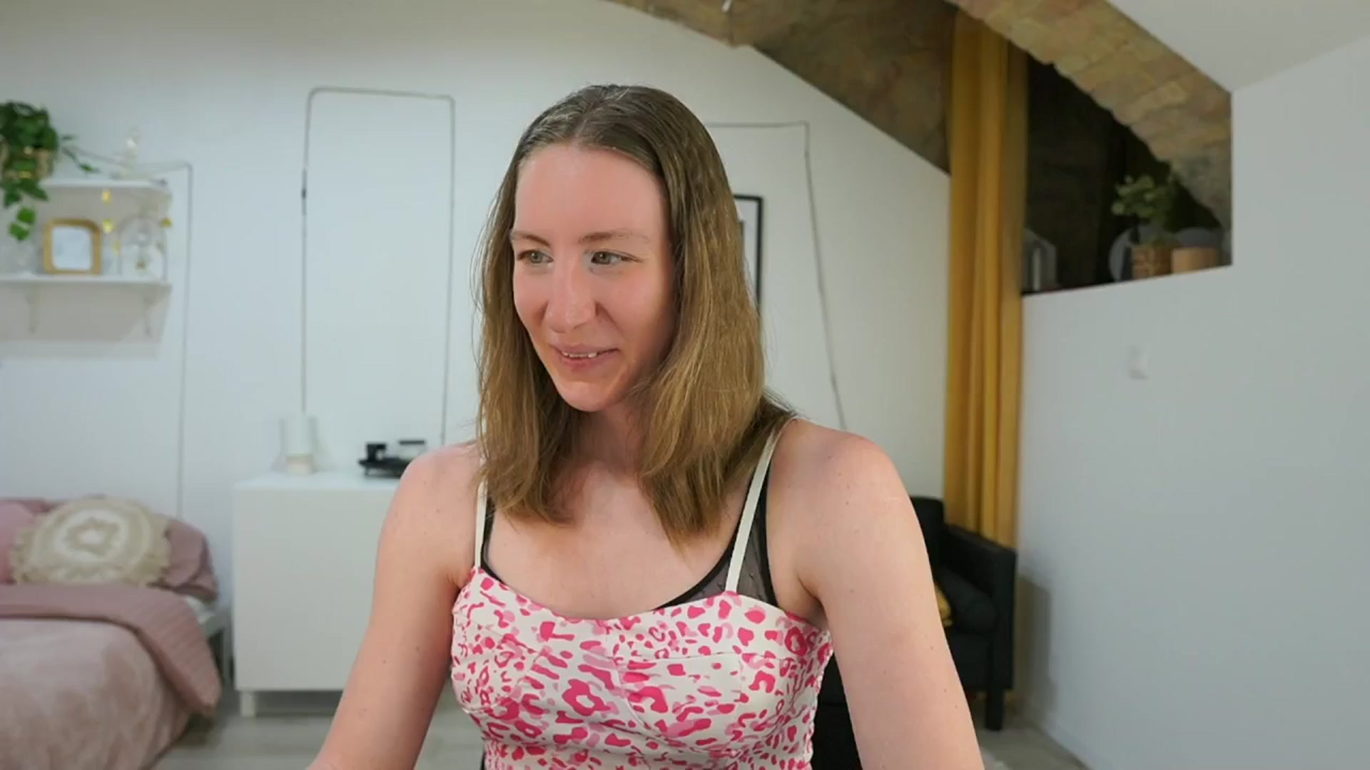 Gallery image thumbnail from Samantha_Snt's myfreecams stream on, 05/12/2024, 16:19 image 3 of 20