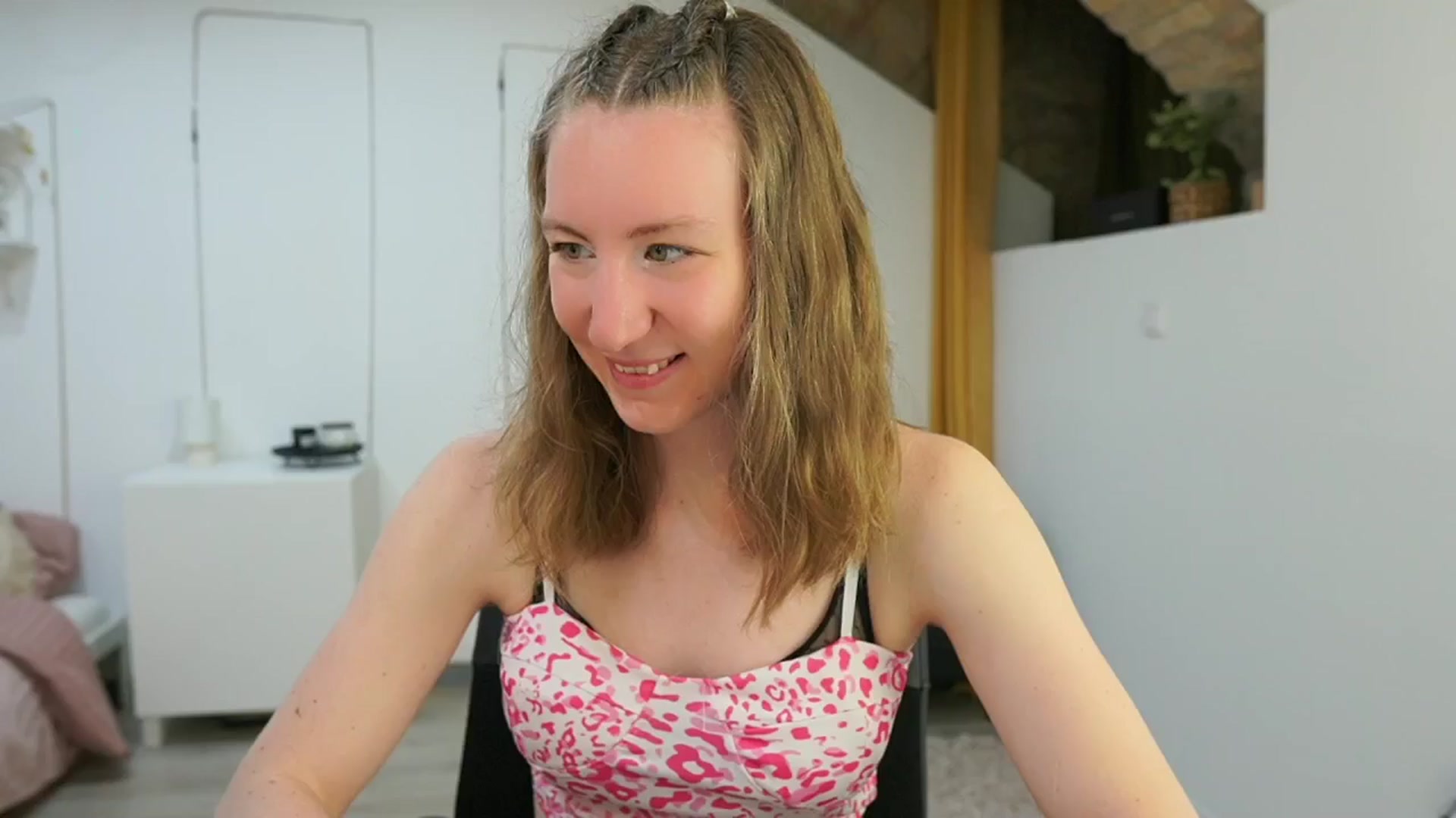 Gallery image thumbnail from Samantha_Snt's myfreecams stream on, 05/22/2024, 10:14 image 1 of 20