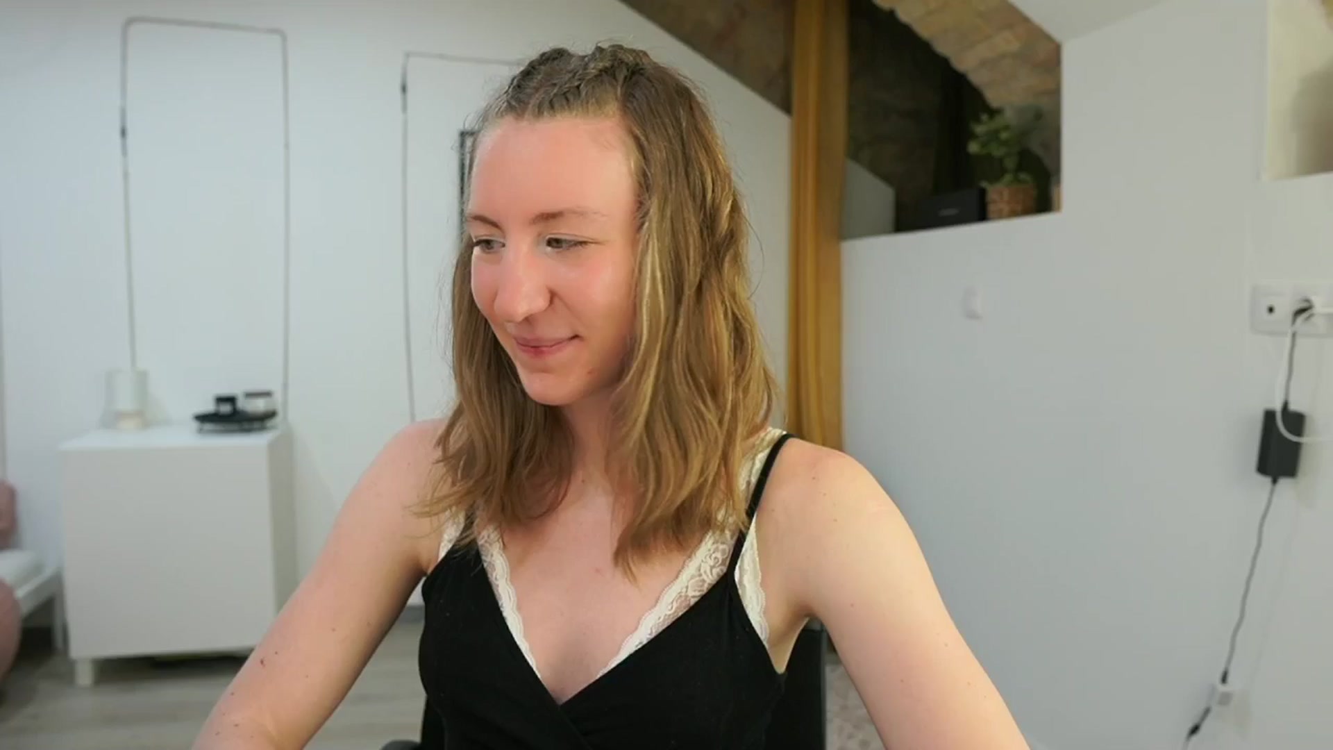 Gallery image thumbnail from Samantha_Snt's myfreecams stream on, 05/23/2024, 11:59 image 17 of 20