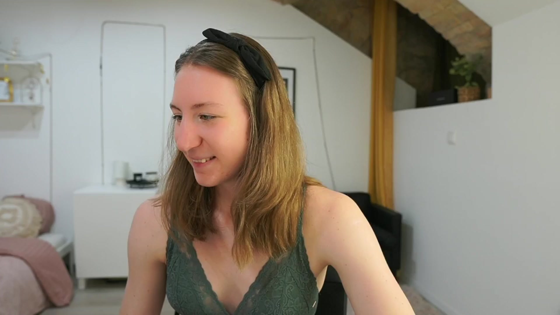 Gallery image thumbnail from Samantha_Snt's myfreecams stream on, 05/28/2024, 09:47 image 20 of 20