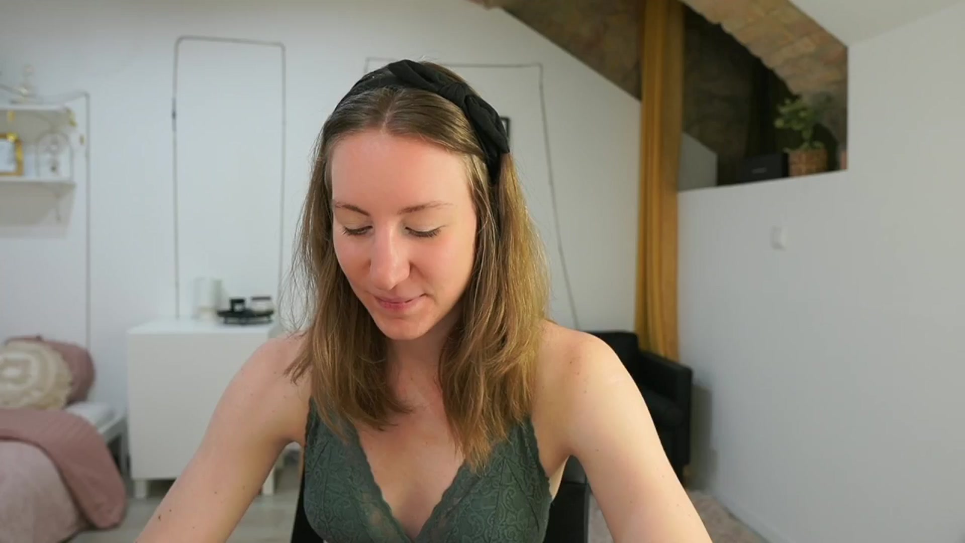 Gallery image thumbnail from Samantha_Snt's myfreecams stream on, 05/28/2024, 09:47 image 4 of 20