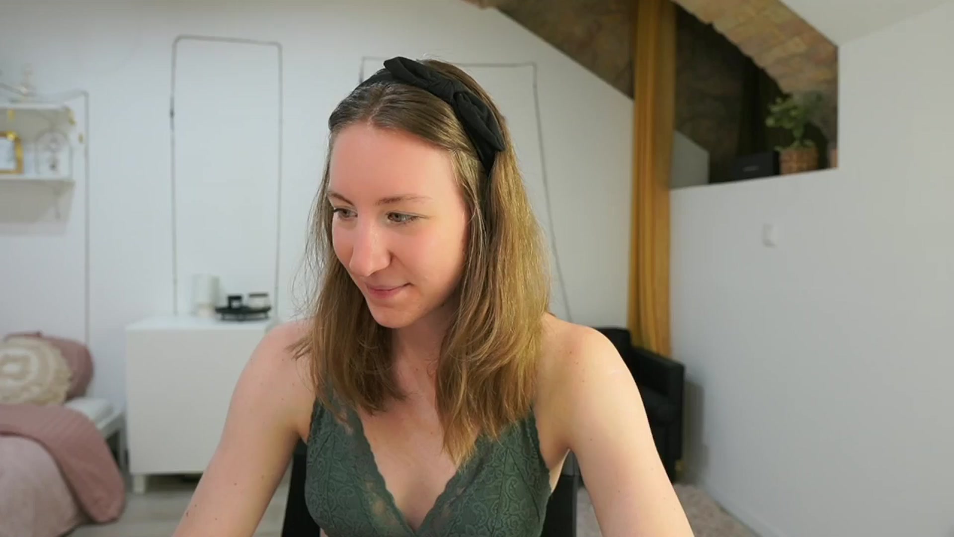 Gallery image thumbnail from Samantha_Snt's myfreecams stream on, 05/28/2024, 09:47 image 3 of 20