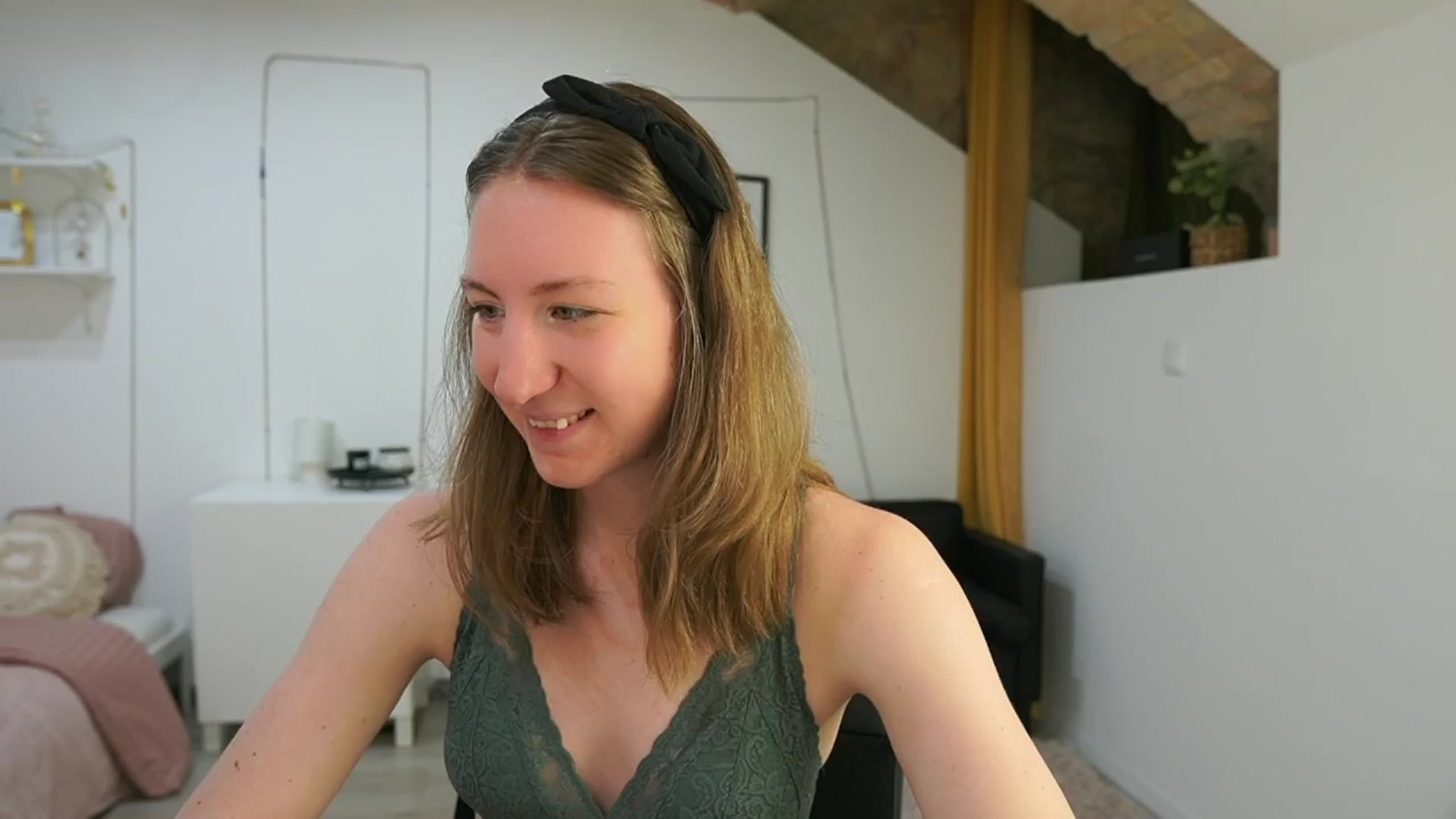 Gallery image thumbnail from Samantha_Snt's myfreecams stream on, 05/28/2024, 09:47 image 15 of 20
